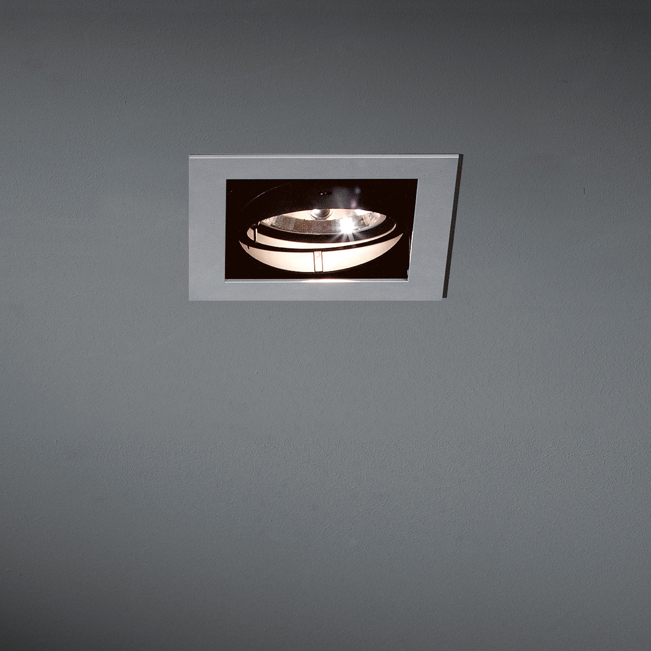 Display product Multiple 1x AR111 GE from manufacturer Modular Lighting Instruments