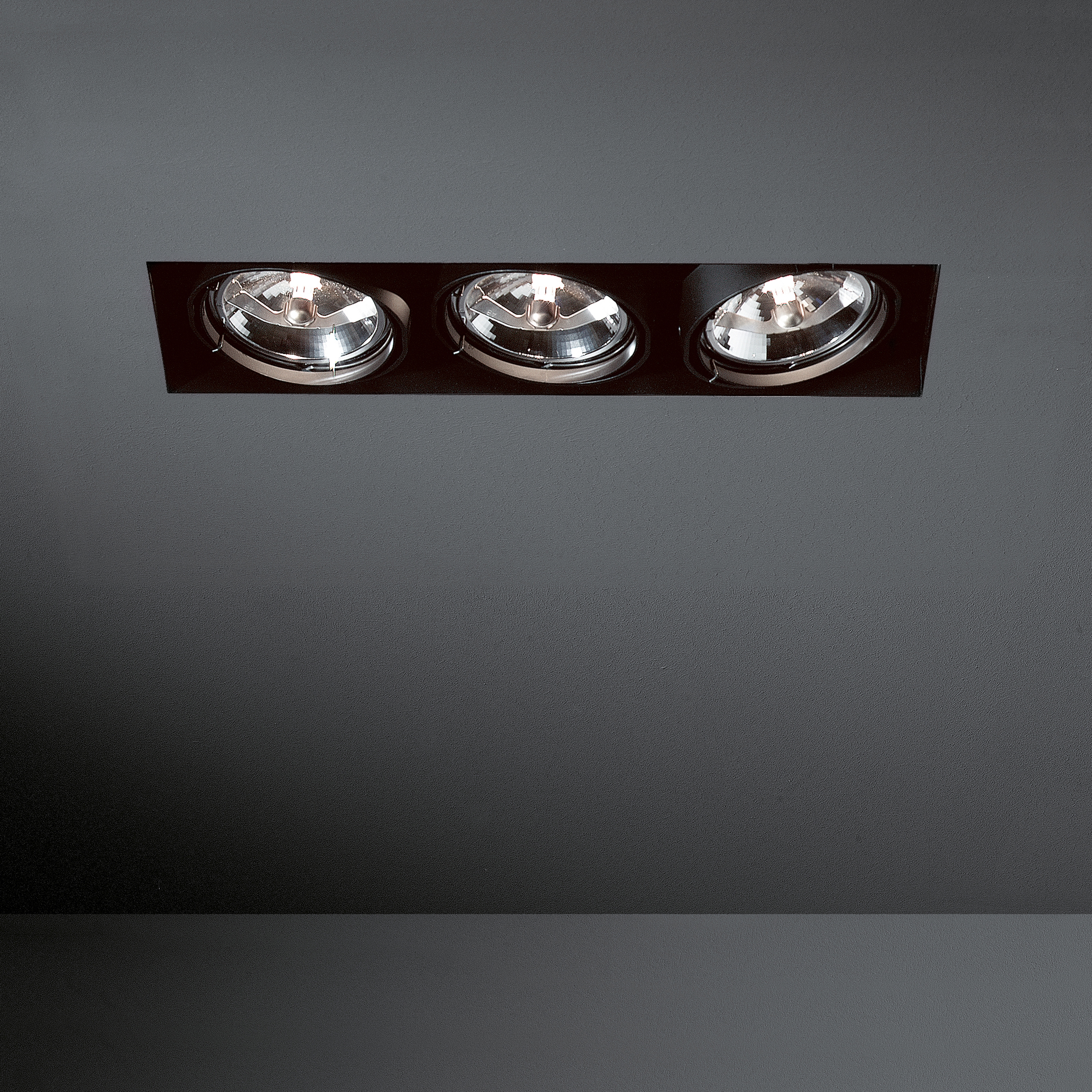 Display product Multiple trimless 3x AR111 GE from manufacturer Modular Lighting Instruments