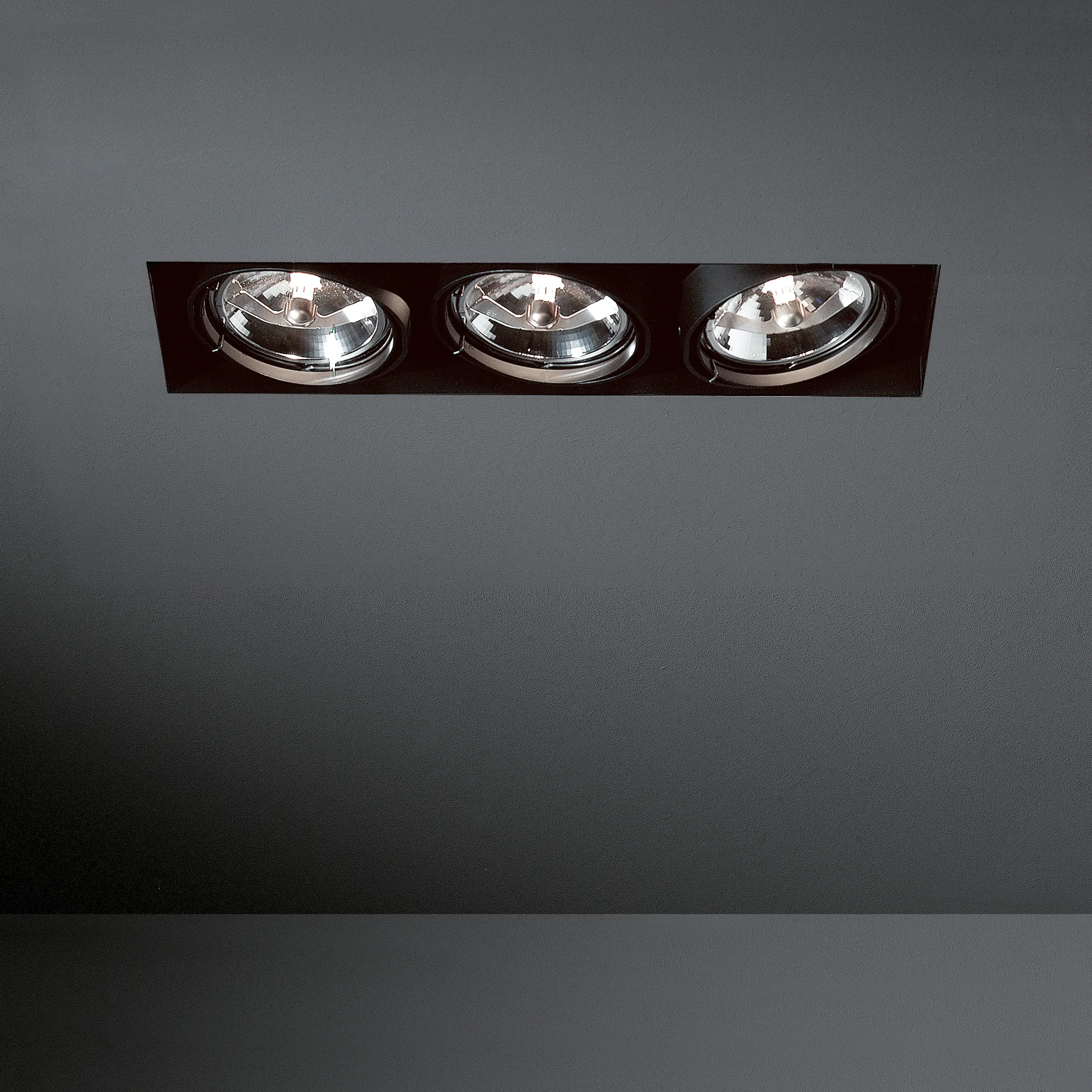 Modular Lighting Instruments - Multiple trimless 3x AR111 GE