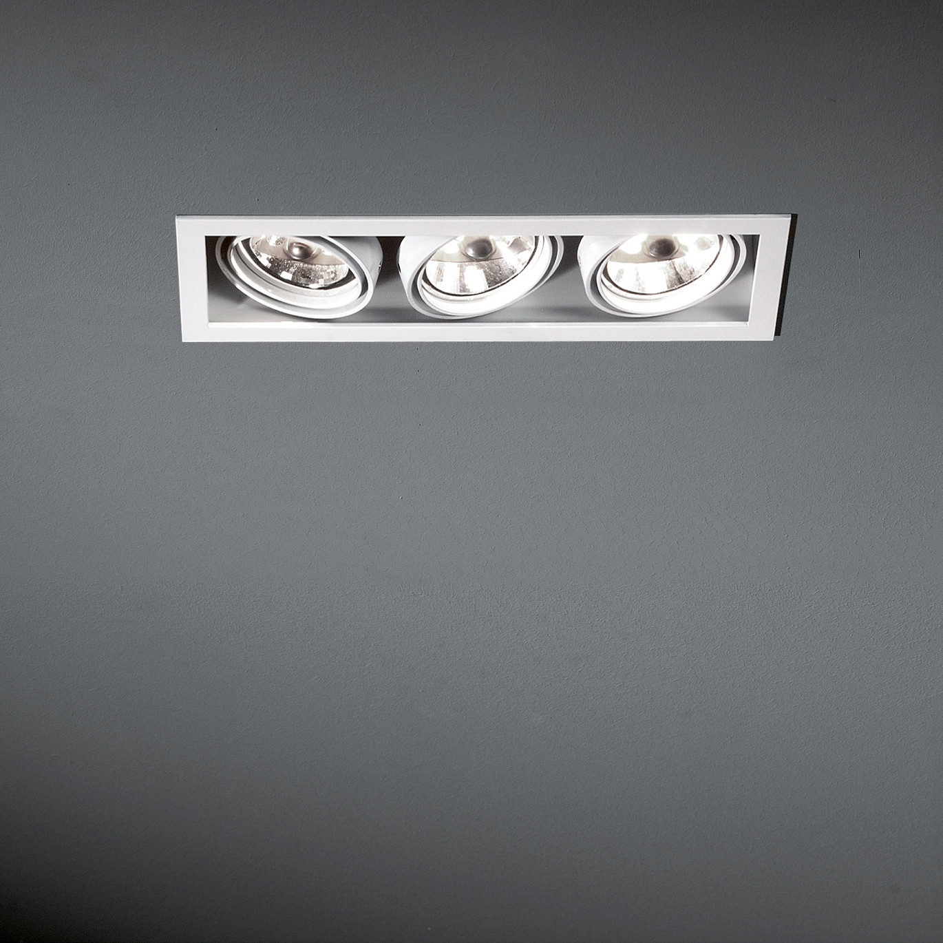 Display product Mini multiple 3x AR70 GE from manufacturer Modular Lighting Instruments