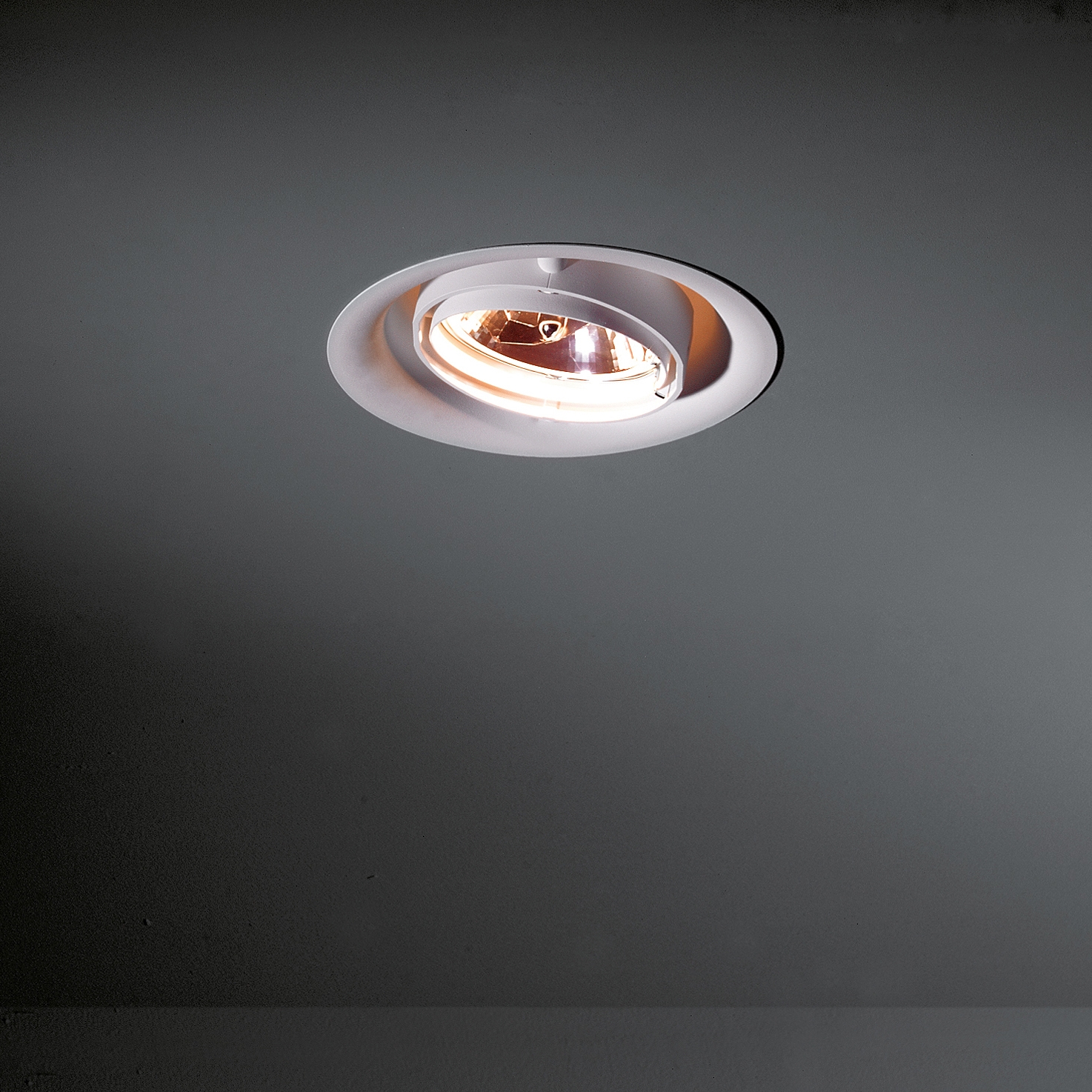 Display product Thub metal 215 1x AR111 GE from manufacturer Modular Lighting Instruments