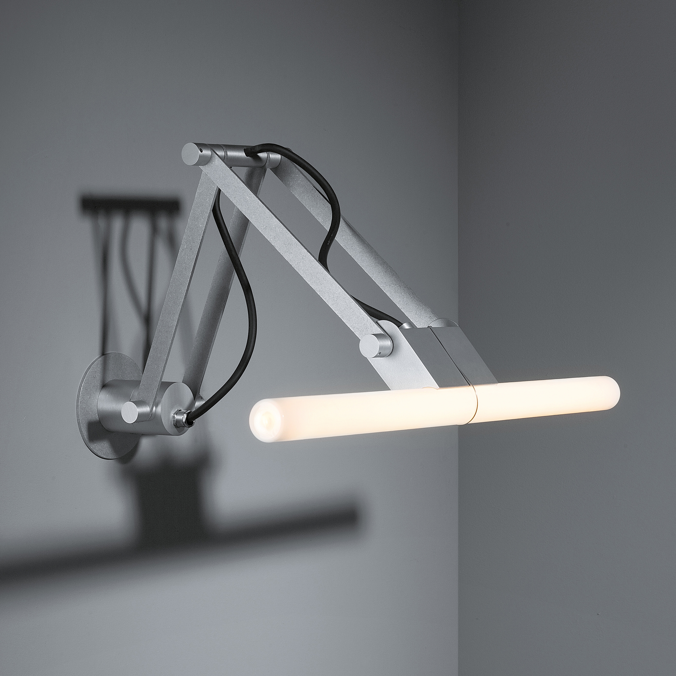 Display product Nomad Linestra short S14d from manufacturer Modular Lighting Instruments