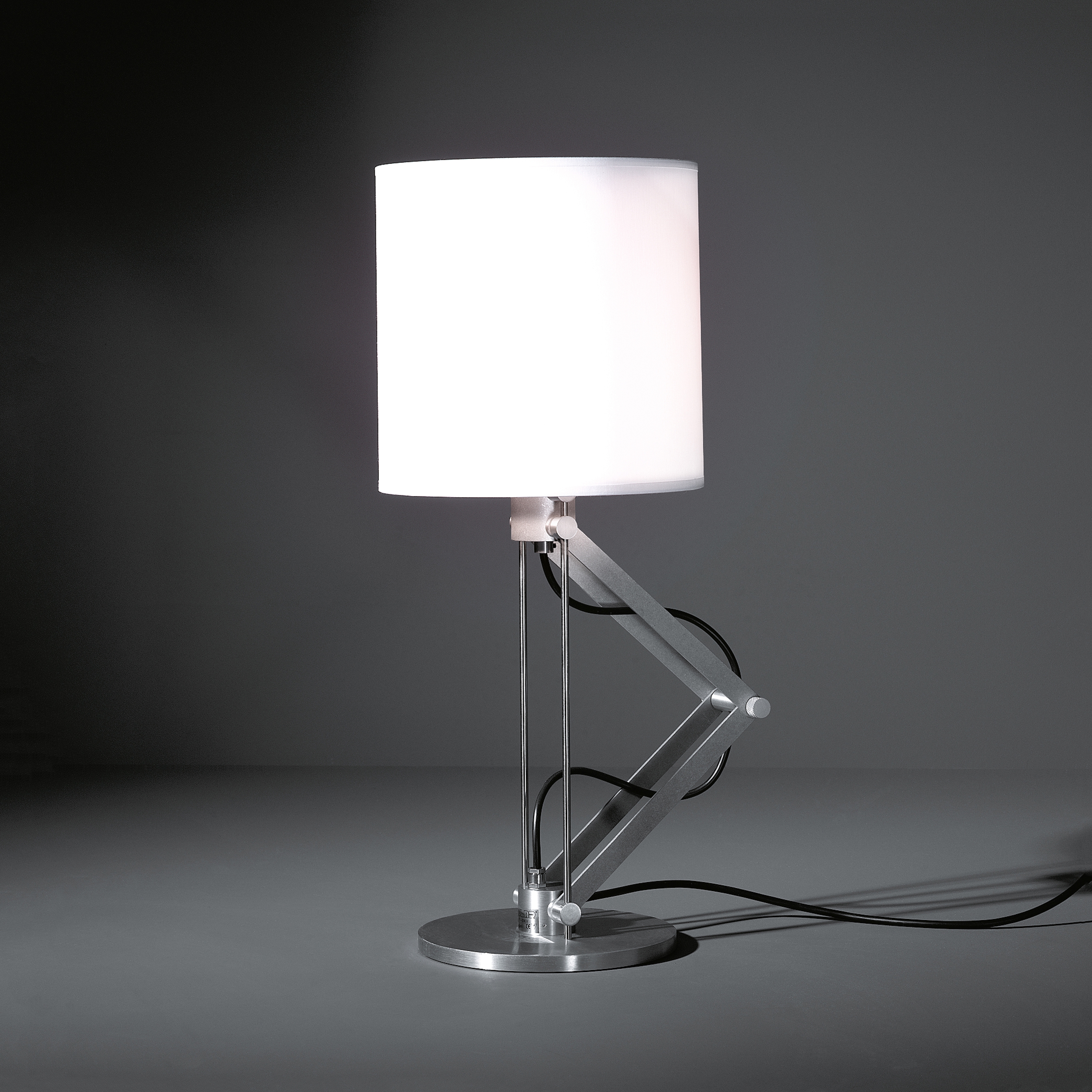 Display product Nomad Minimal desk E27 from manufacturer Modular Lighting Instruments