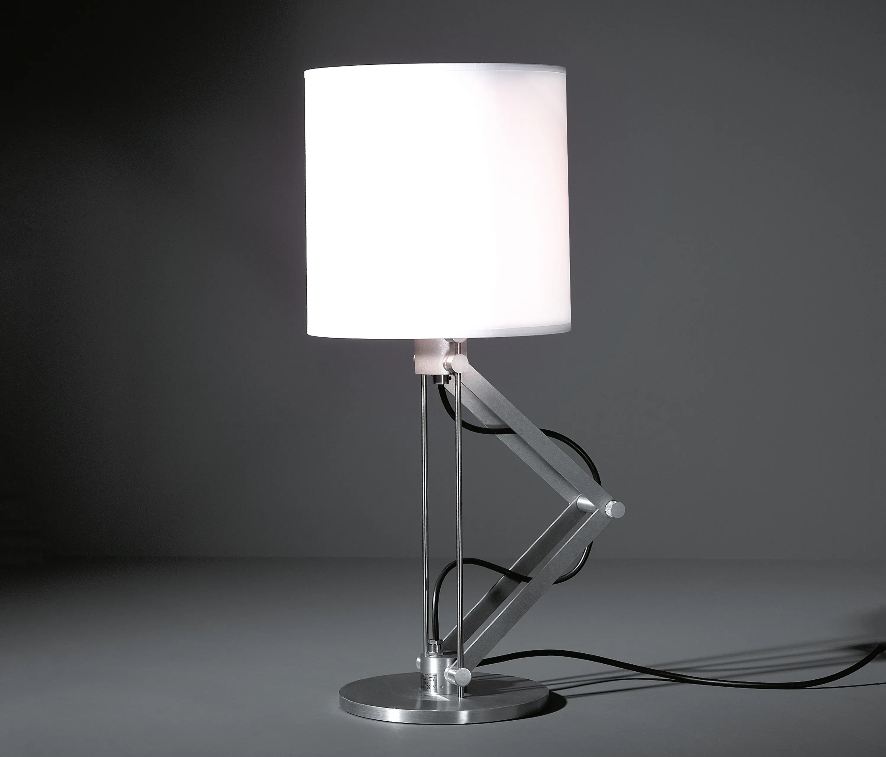 Modular Lighting Instruments - Nomad Minimal desk E27
