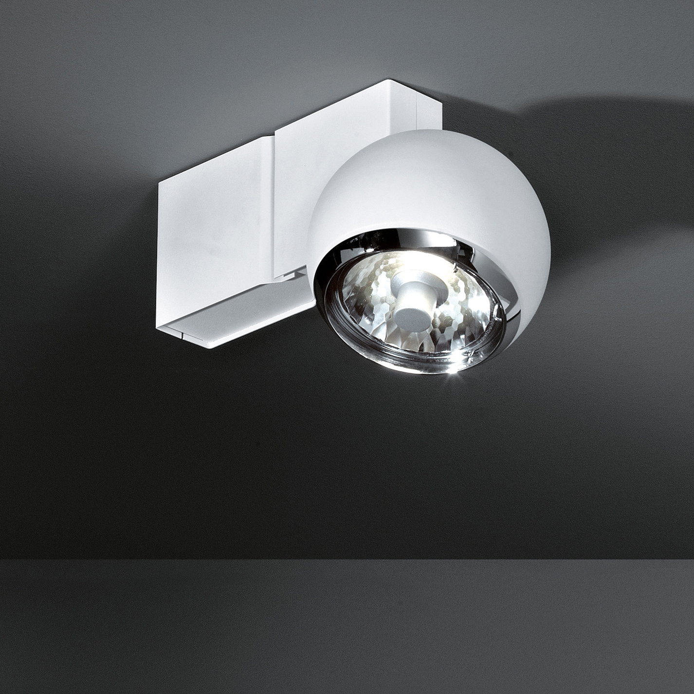 Display product Bolster foot CDMR-111 70W from manufacturer Modular Lighting Instruments