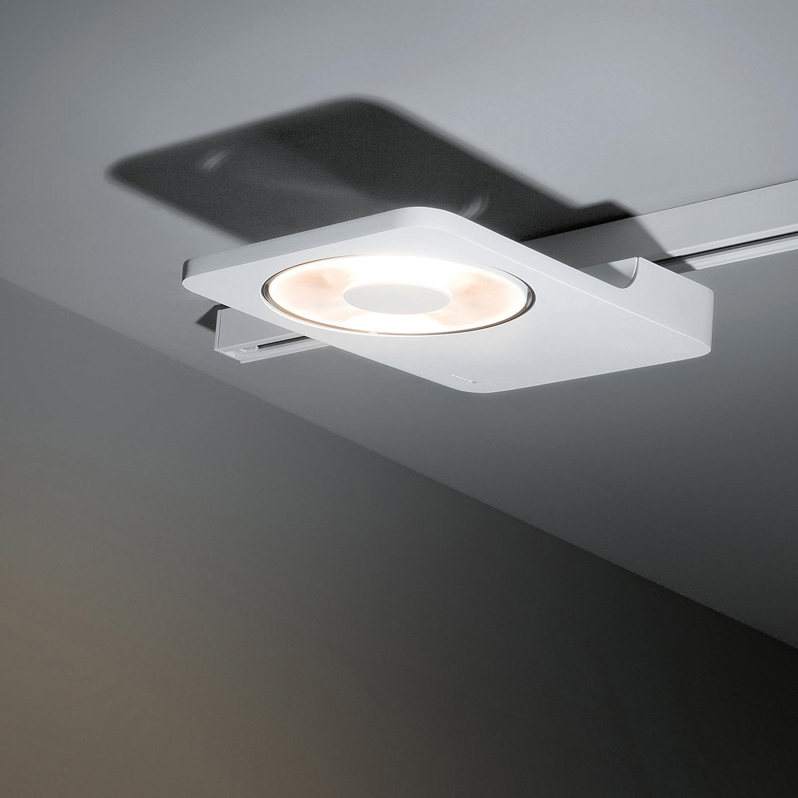 Display product Spock track LED GI from manufacturer Modular Lighting Instruments