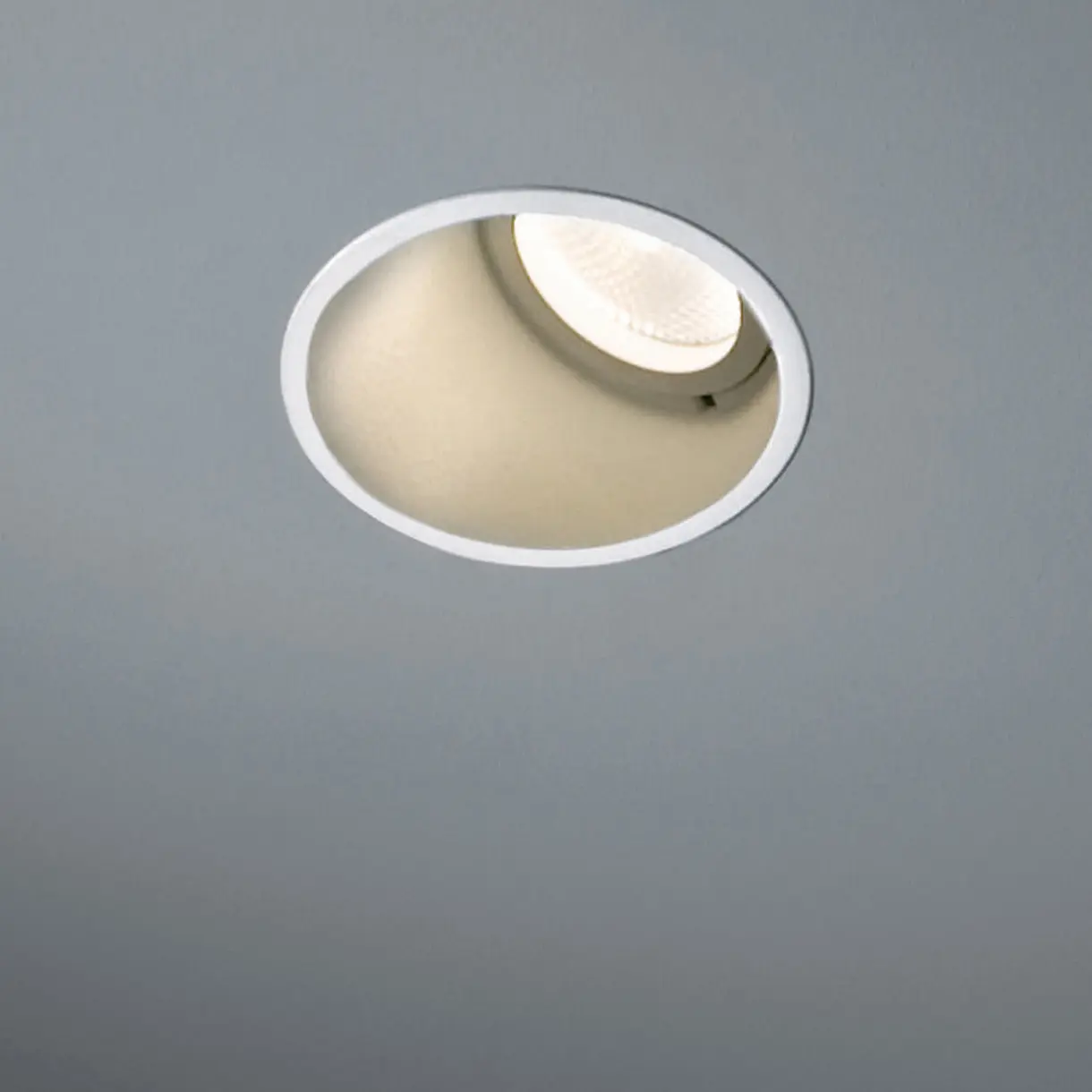 Modular Lighting Instruments - Asy Lotis 82 HIPAR GE