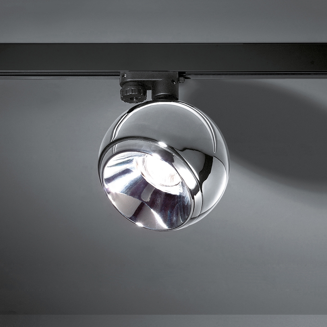 Display product Bolster track GU10 from manufacturer Modular Lighting Instruments
