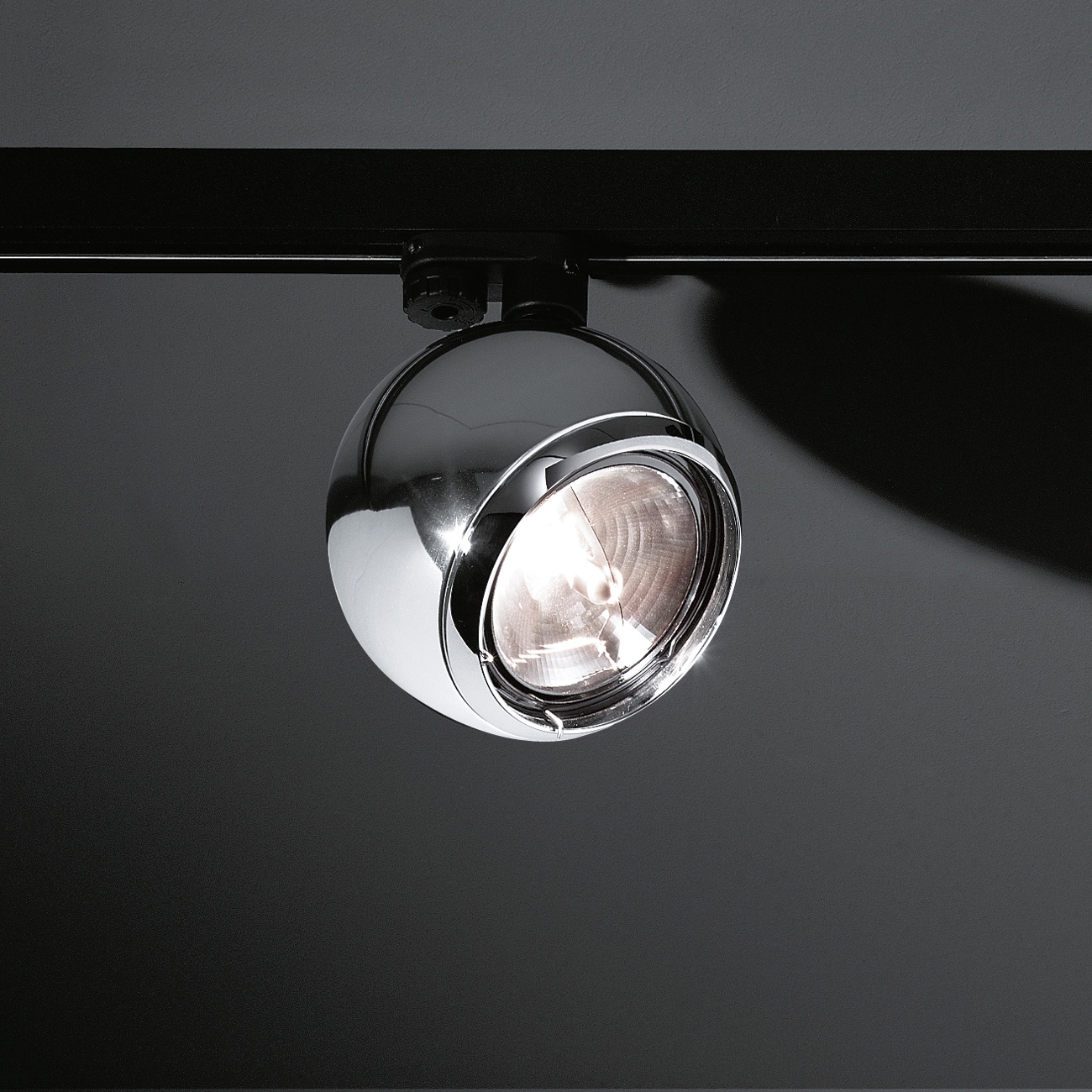 Display product Bolster track for LED GU10 AR111 from manufacturer Modular Lighting Instruments