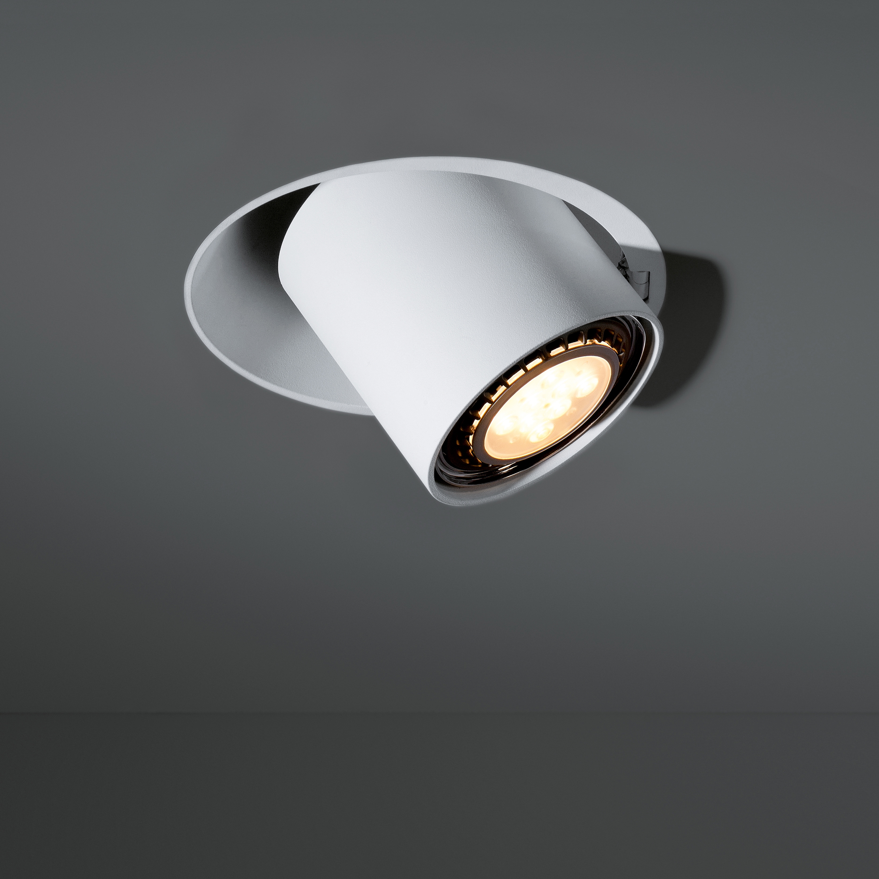 Display product Chapeau trimless 222 for LED PAR30S from manufacturer Modular Lighting Instruments