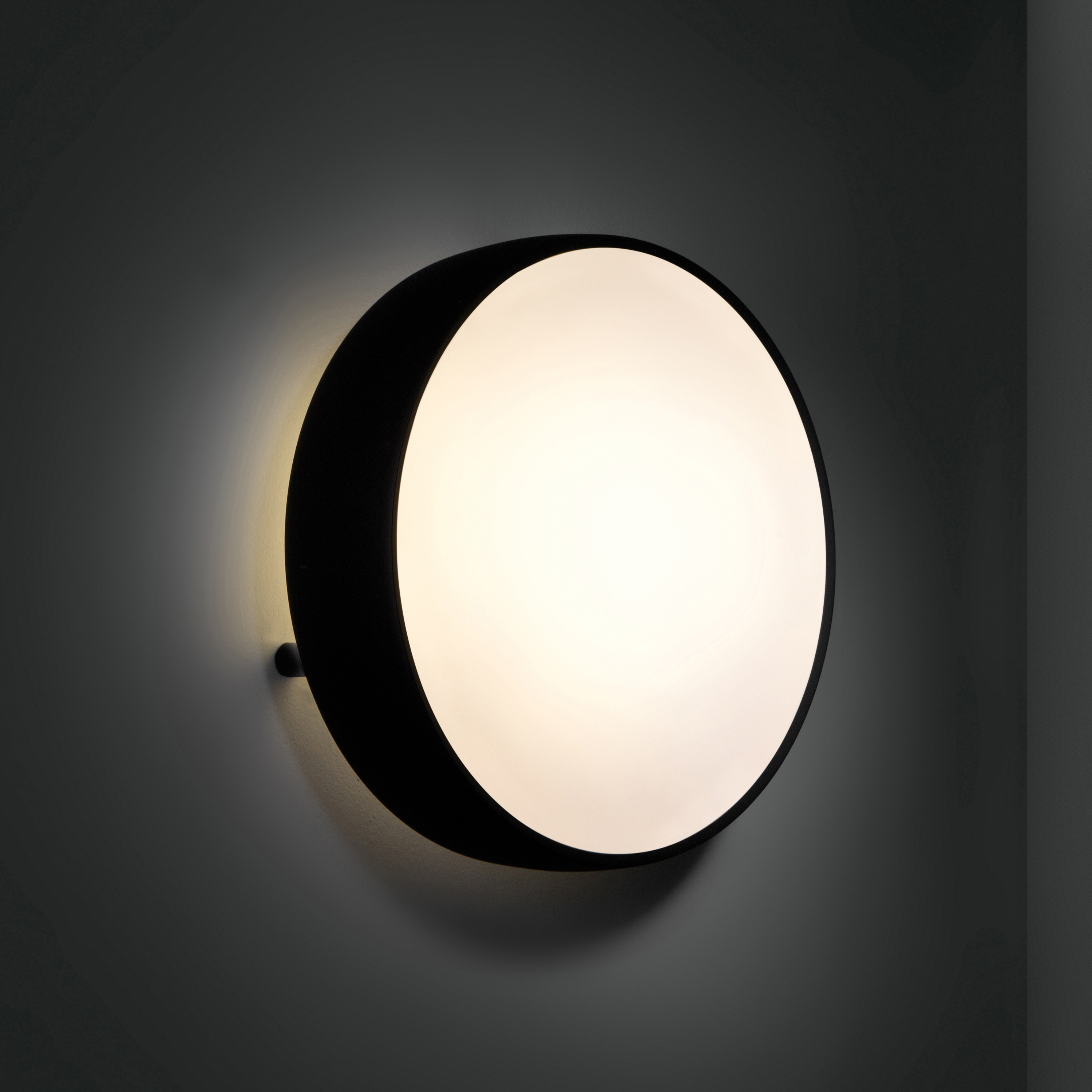 Display product Flat moon 480 wall backlit TL5 GI from manufacturer Modular Lighting Instruments
