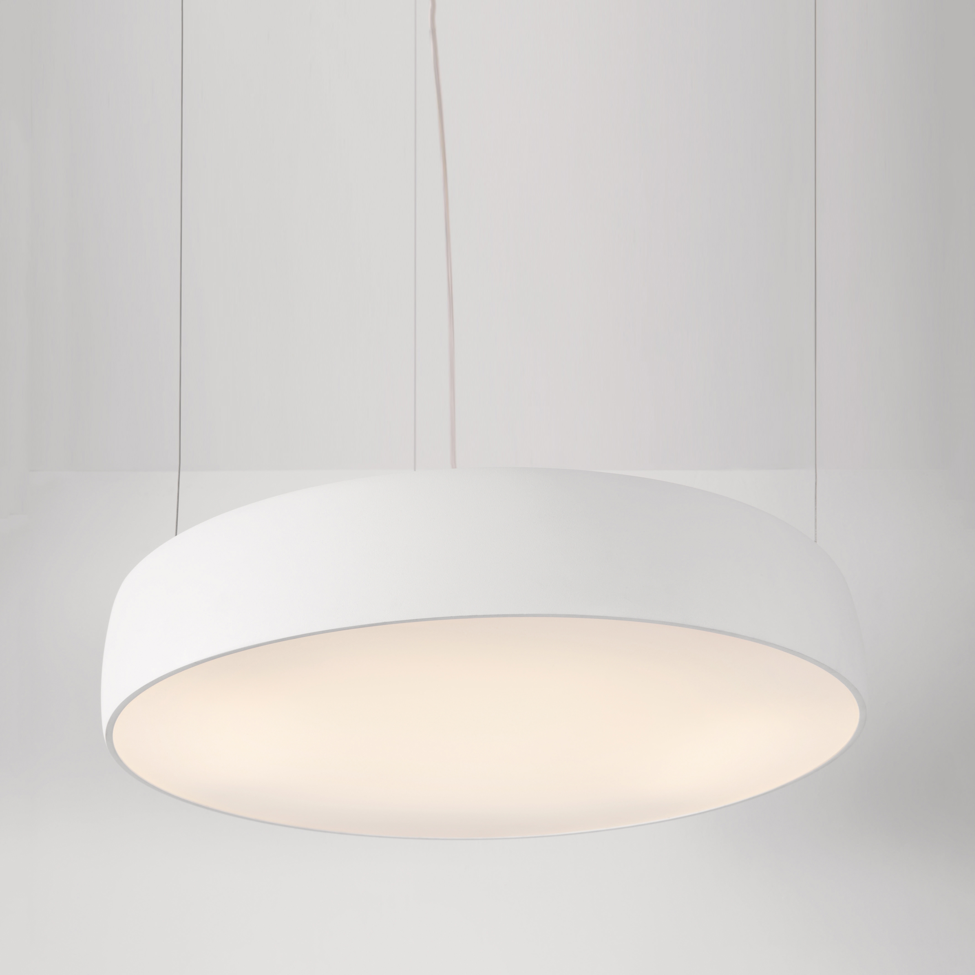 Display product Flat moon suspension from manufacturer Modular Lighting Instruments