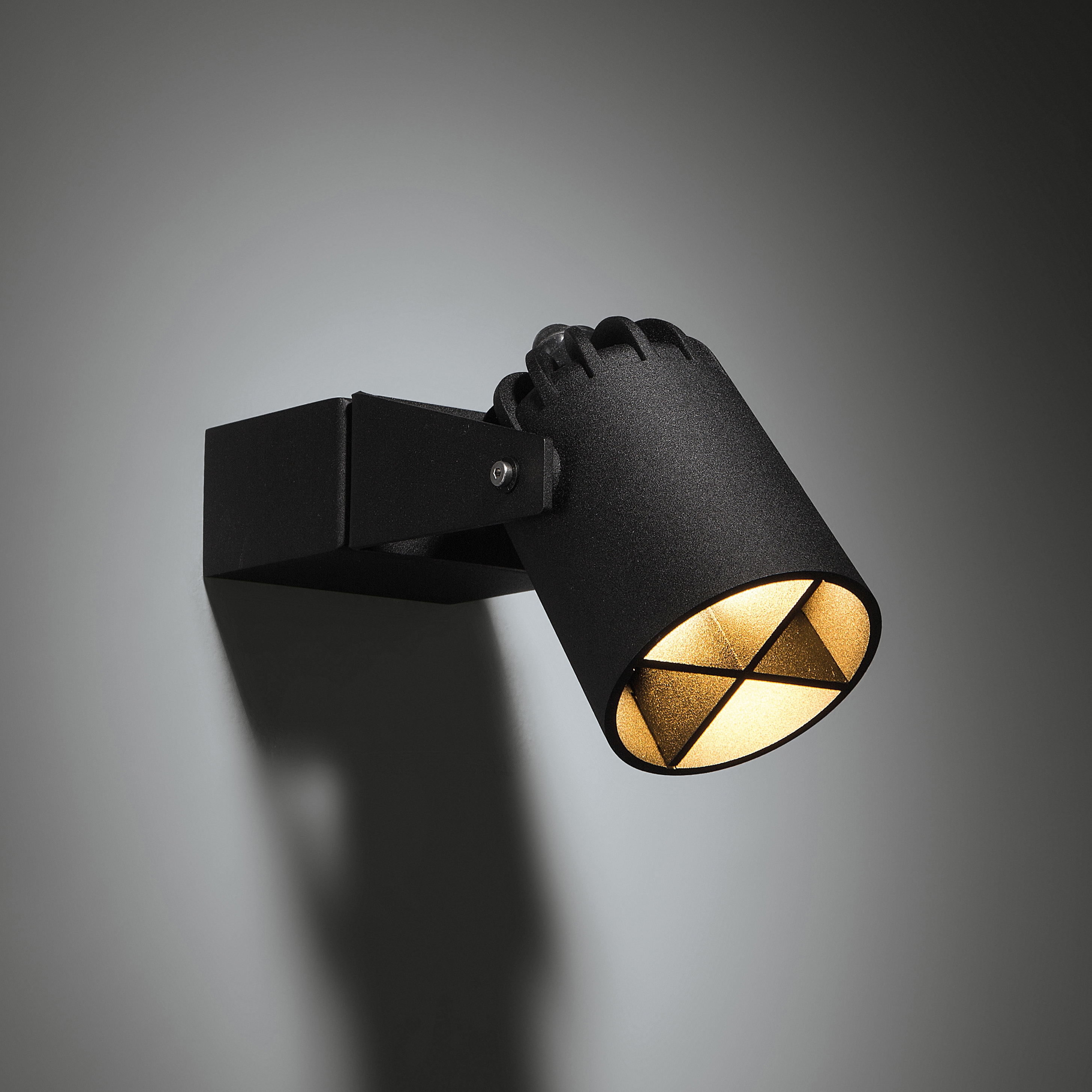 Display product Julien round IP54 LED GE from manufacturer Modular Lighting Instruments