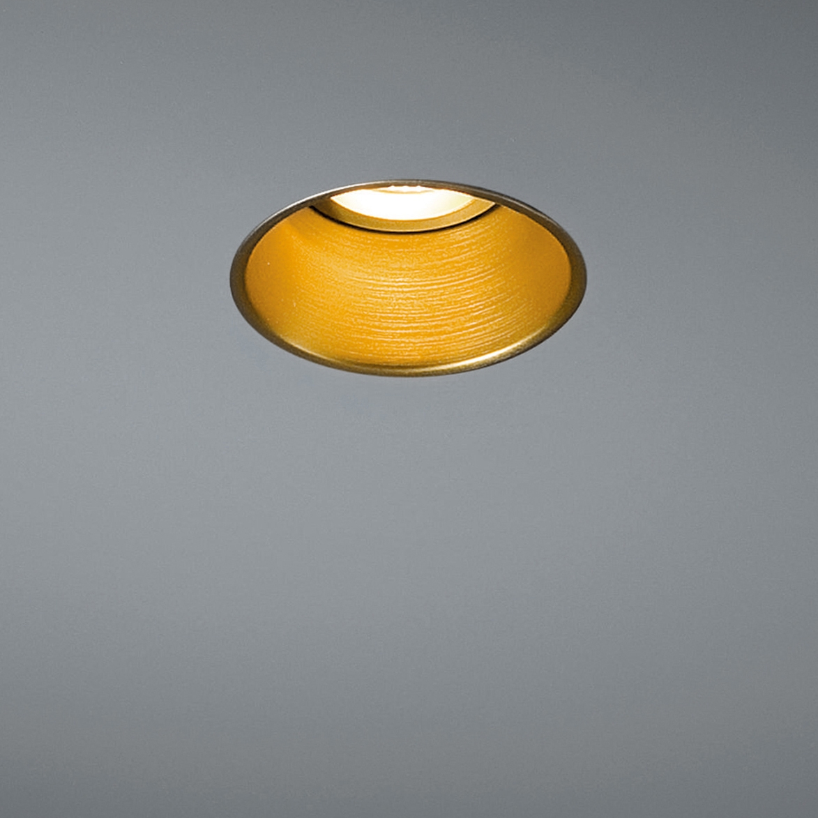 Display product Lotis 82 MR16 GE from manufacturer Modular Lighting Instruments