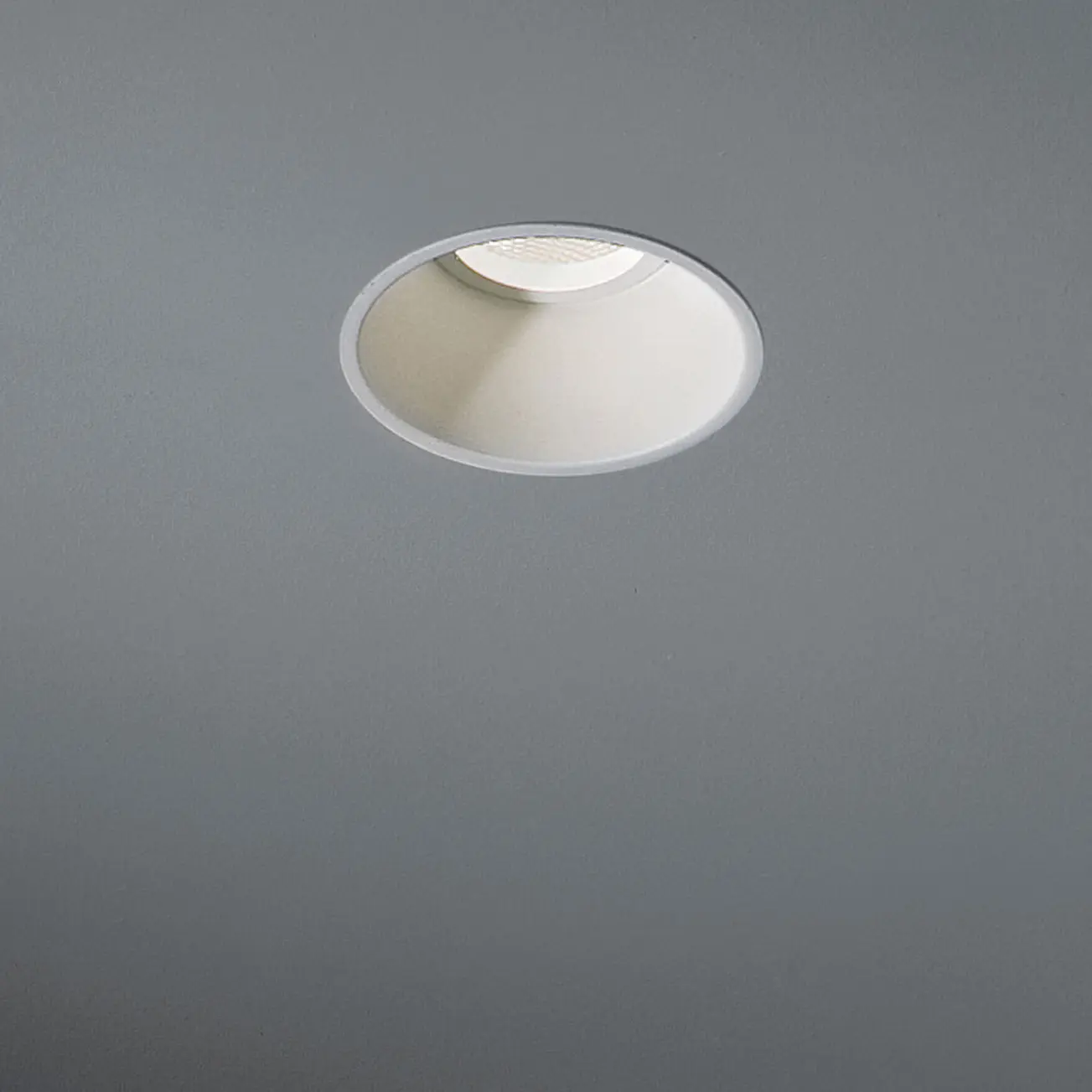 Modular Lighting Instruments - Lotis 97 adjustable HIPAR GE