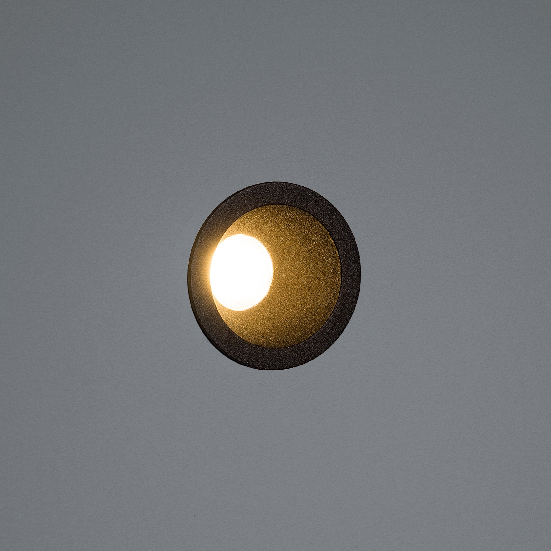 Display product Lotis 48 IP55 LED GE from manufacturer Modular Lighting Instruments