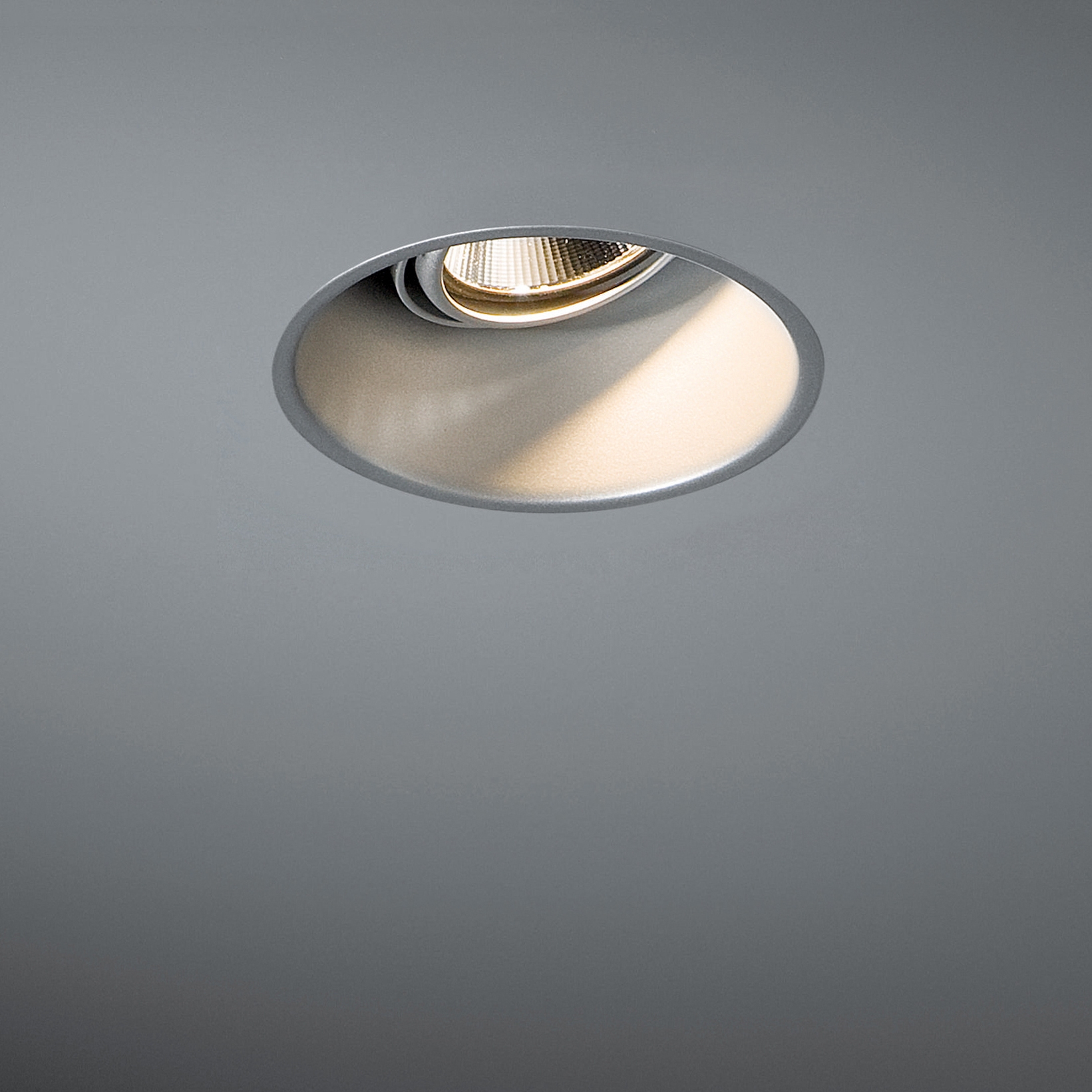 Display product Lotis 97 adjustable LED RG from manufacturer Modular Lighting Instruments