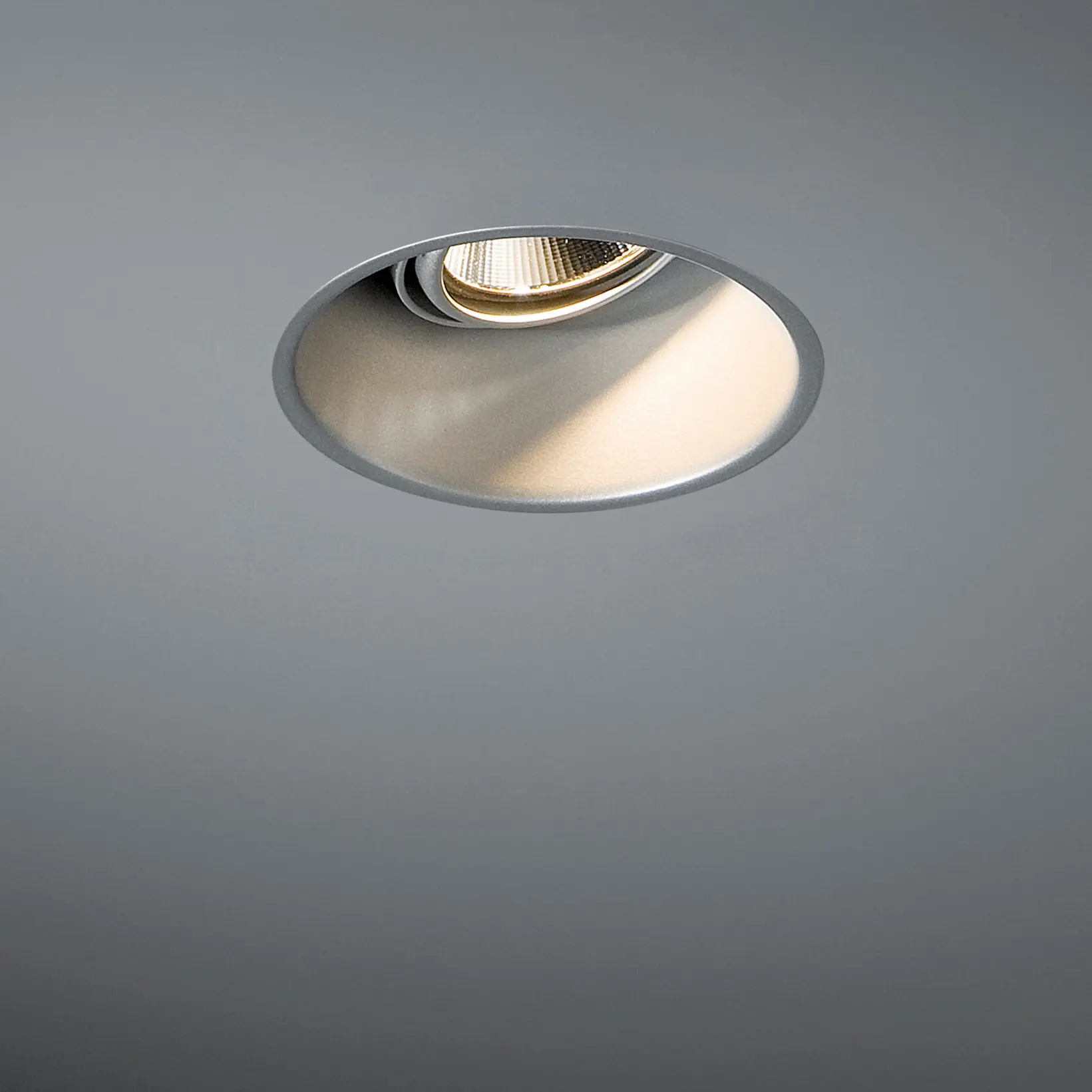 Modular Lighting Instruments - Lotis 97 adjustable LED RG