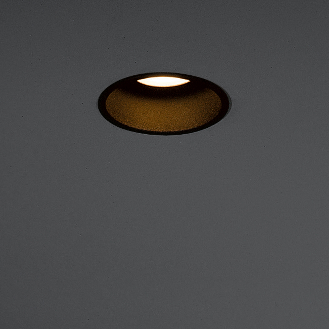 Display product Lotis 86 IP55 LED 1-10V/Pushdim RG from manufacturer Modular Lighting Instruments