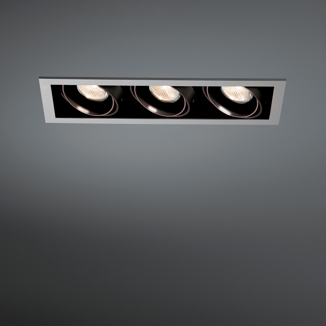 Display product Mini multiple 3x GU10 from manufacturer Modular Lighting Instruments