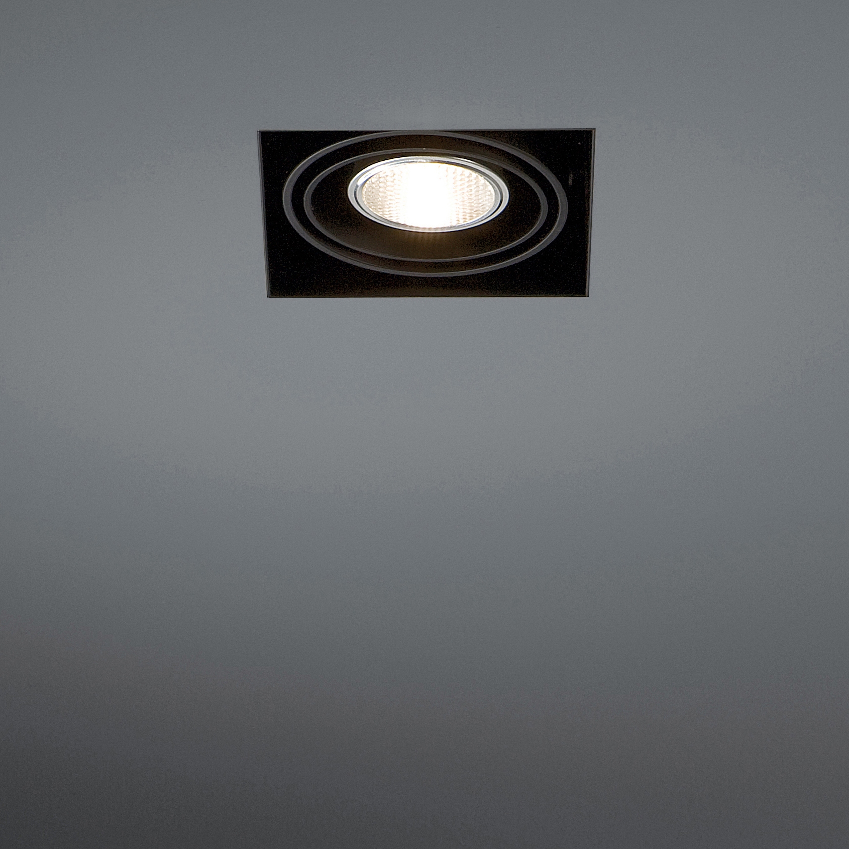 Display product Mini multiple trimless 1x HIPAR GE from manufacturer Modular Lighting Instruments