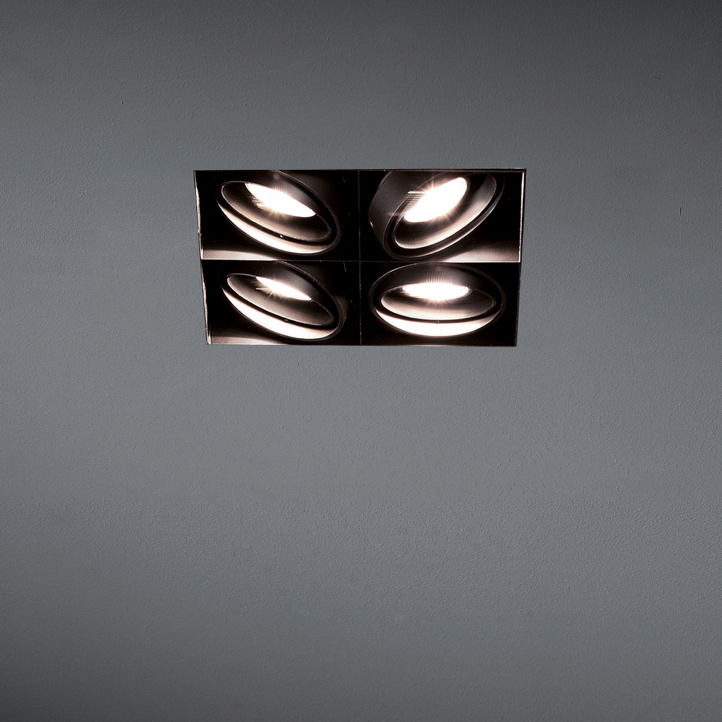 Display product Mini multiple trimless 4x MR16 GE from manufacturer Modular Lighting Instruments