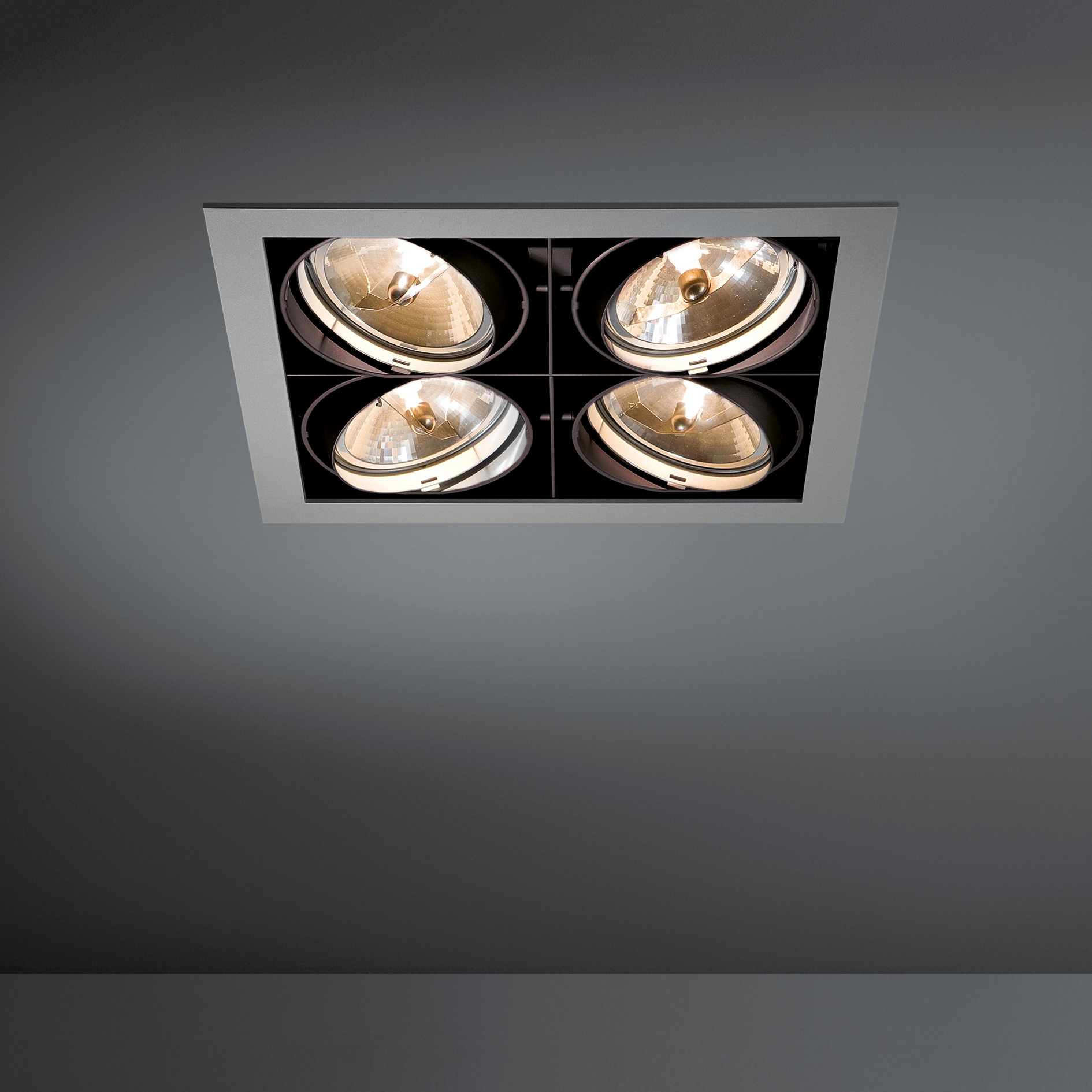 Mostra il prodotto Multiple 4x AR111 GE del produttore Modular Lighting Instruments