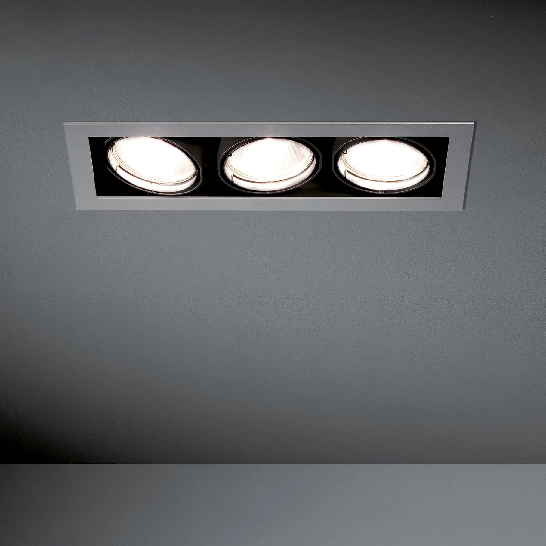 Modular Lighting Instruments - Multiple 3x CDM-T GE