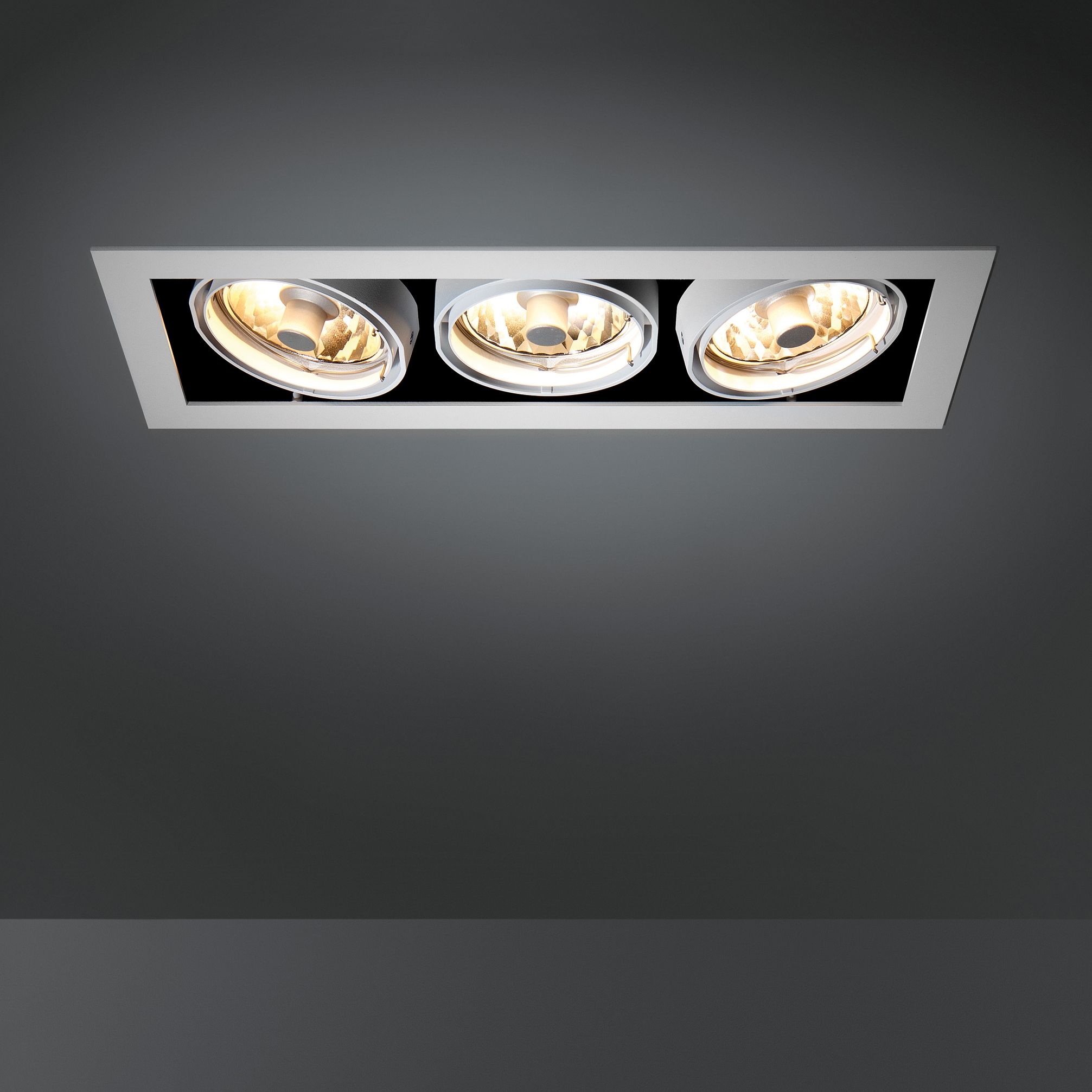 Mostra il prodotto Multiple 3x CDM-R111 GE del produttore Modular Lighting Instruments