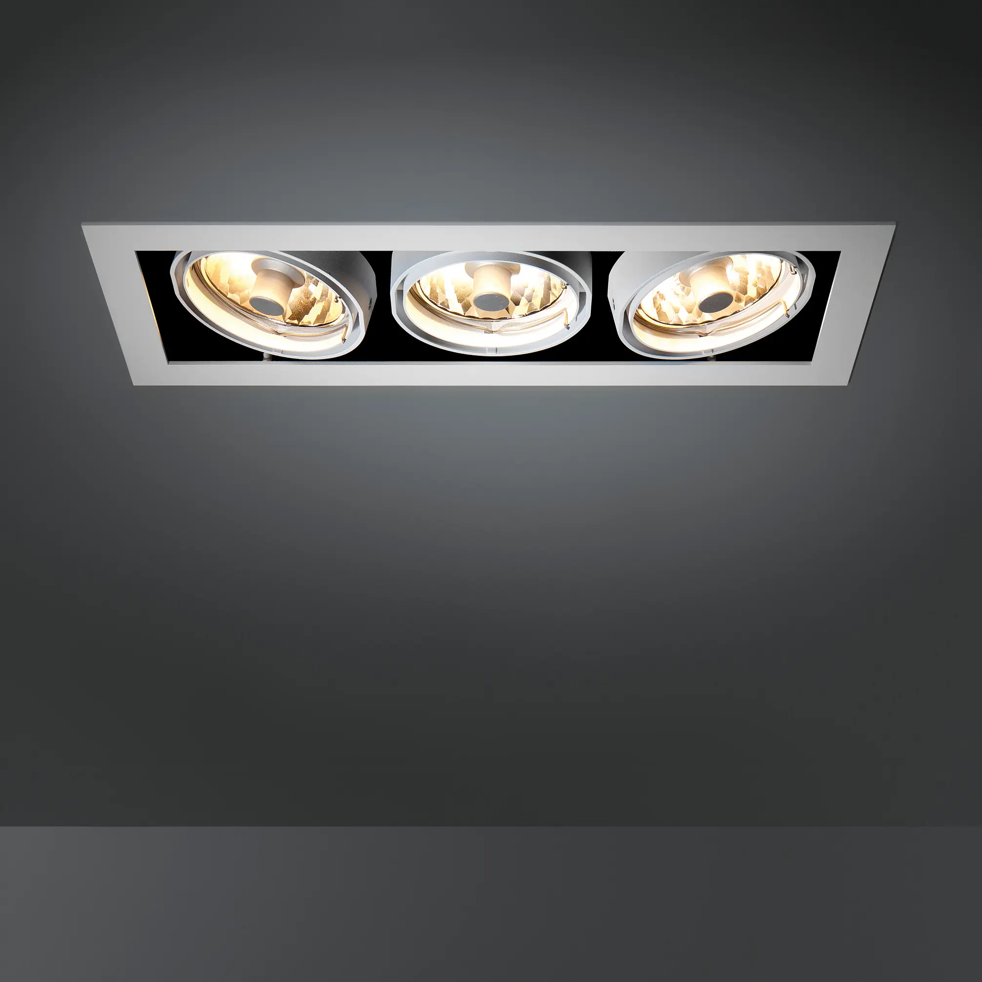 Modular Lighting Instruments - Multiple 3x CDM-R111 GE