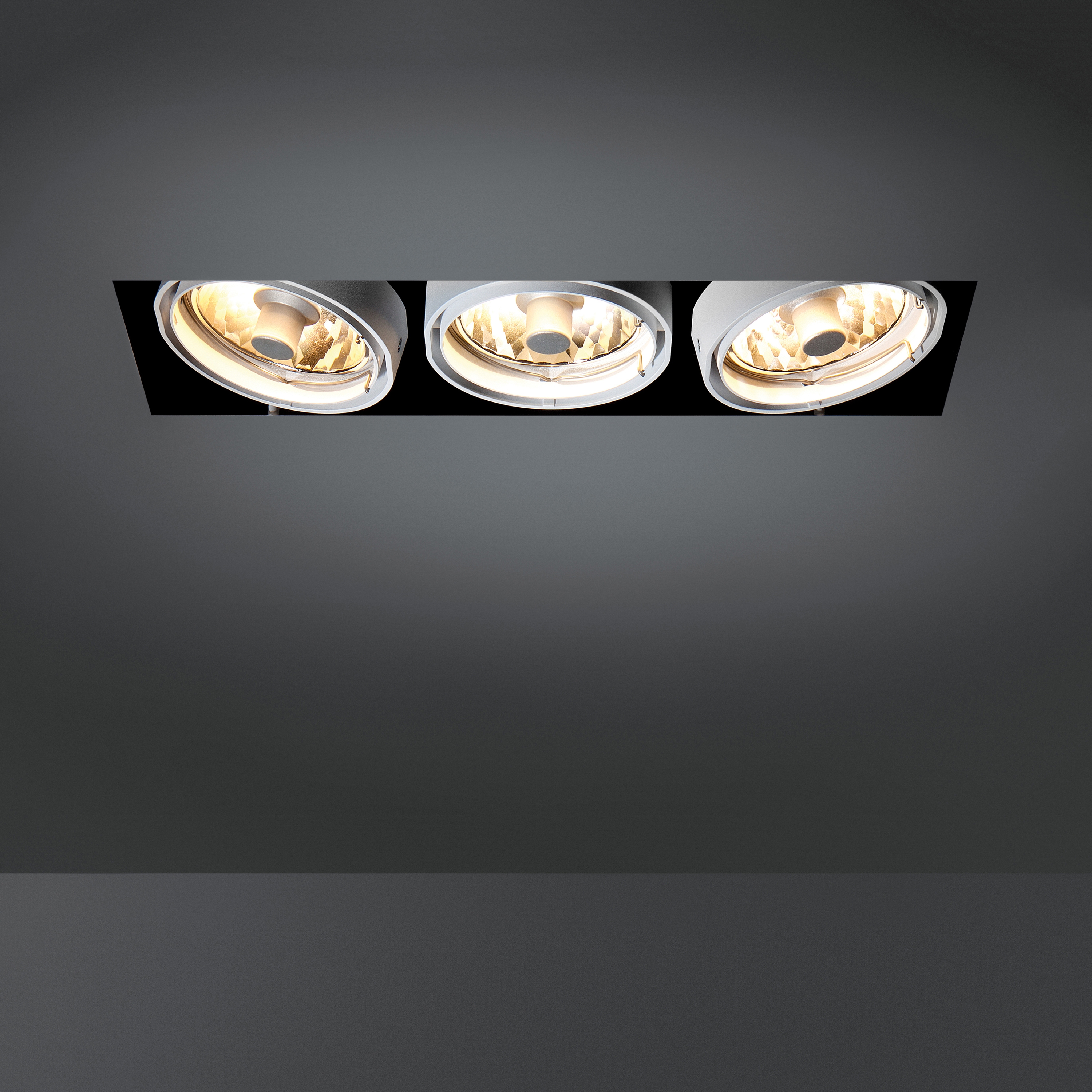 Display product Multiple trimless 3x CDM-R111 GE from manufacturer Modular Lighting Instruments