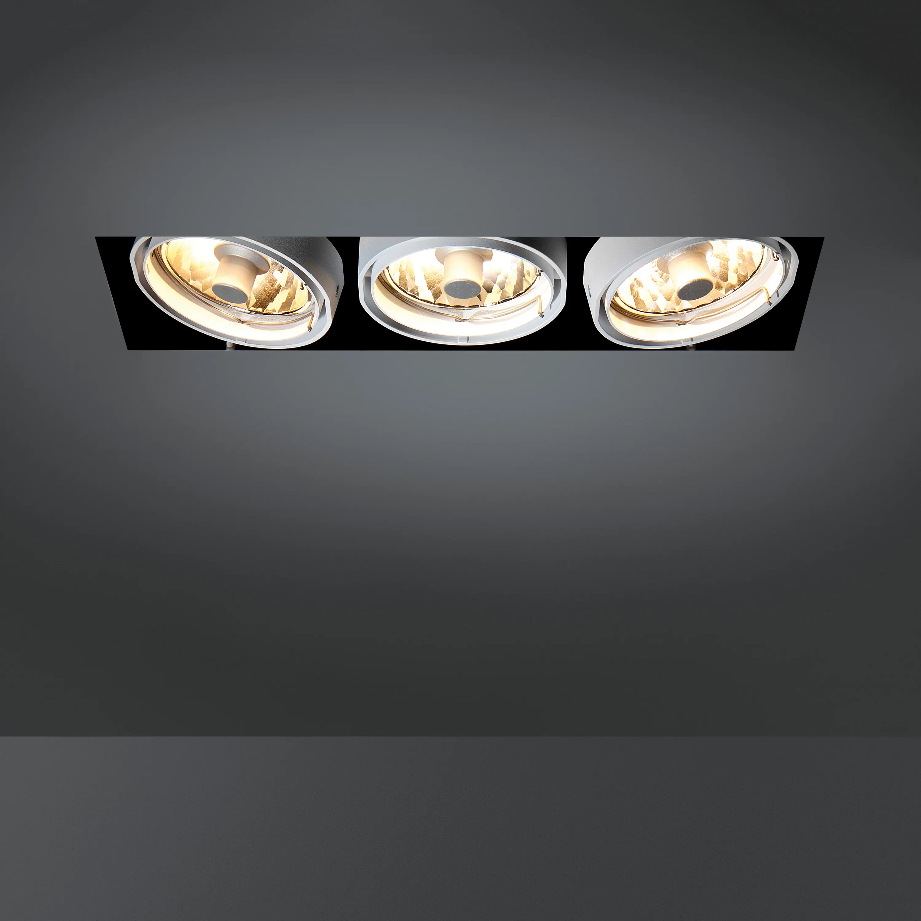 Modular Lighting Instruments - Multiple trimless 3x CDM-R111 GE
