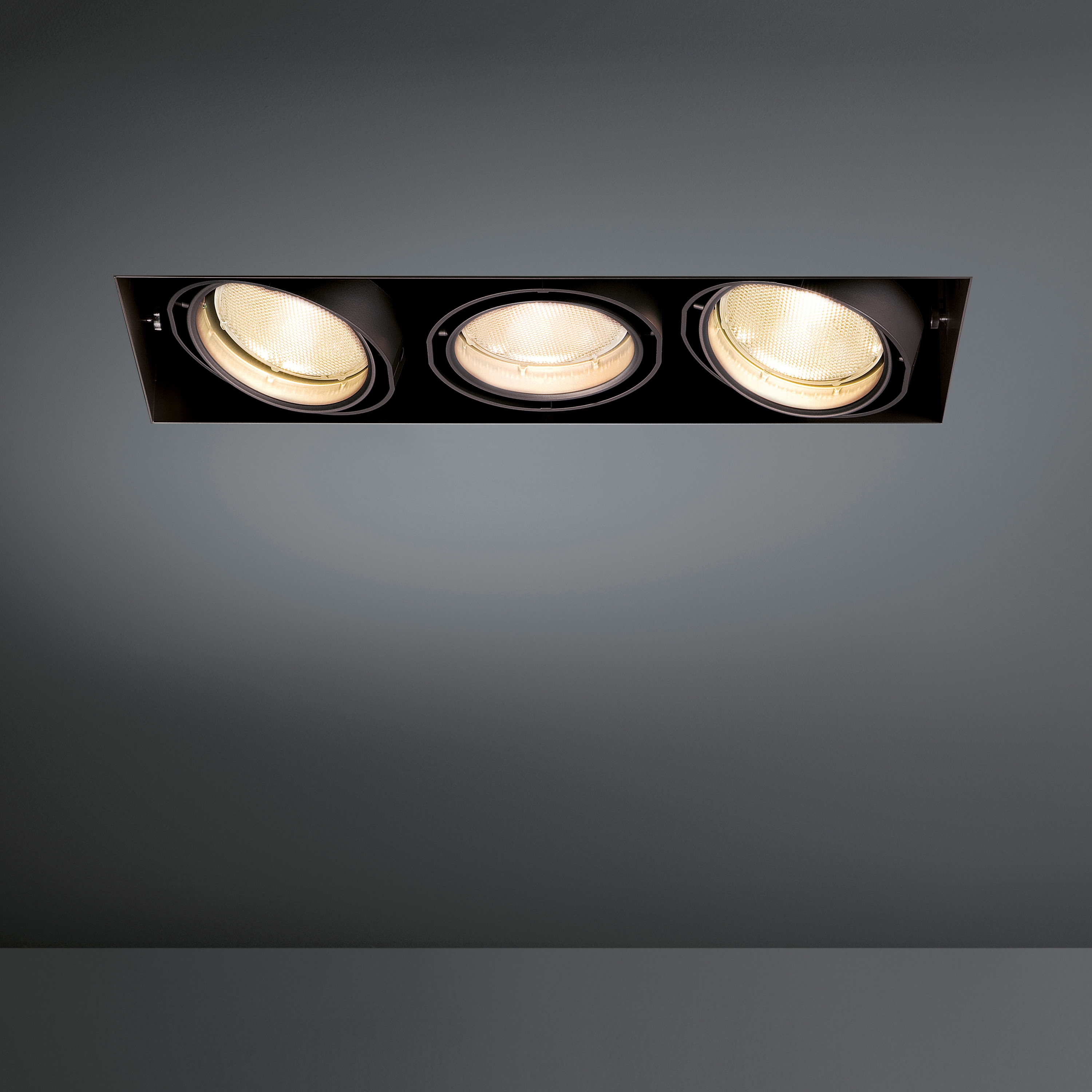 Mostra il prodotto Multiple trimless 3x CDM-T GE del produttore Modular Lighting Instruments