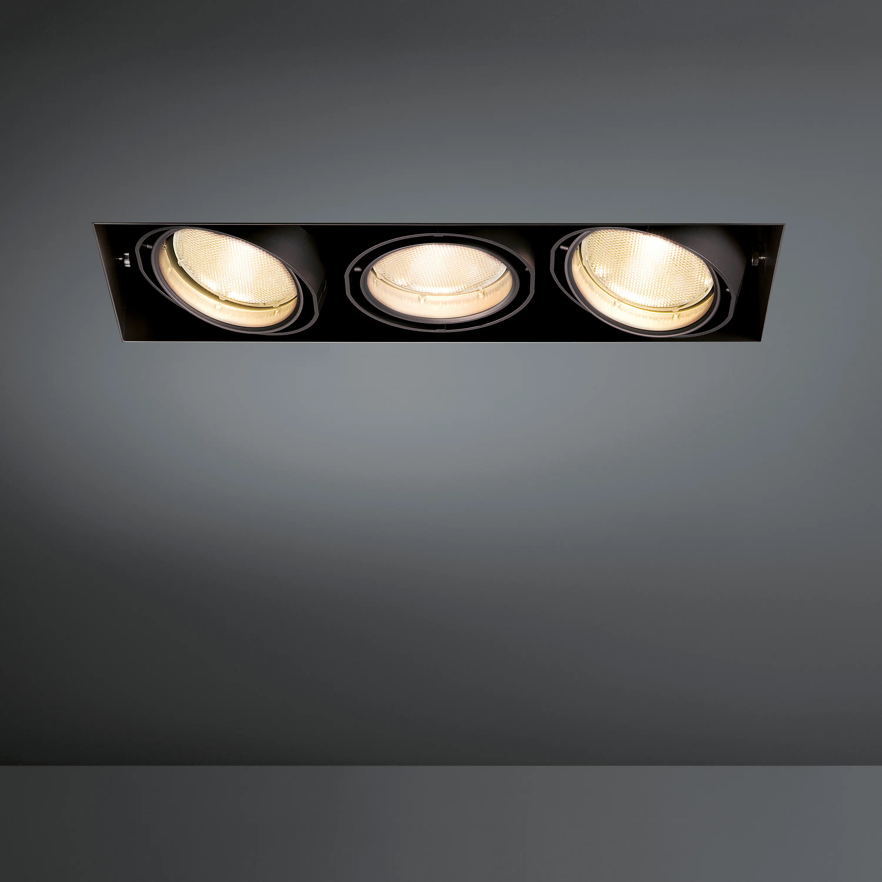 Modular Lighting Instruments - Multiple trimless 3x CDM-T GE