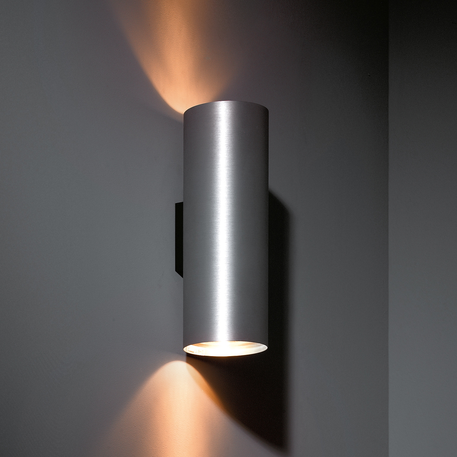 Display product Nude wall 2x PAR30 from manufacturer Modular Lighting Instruments