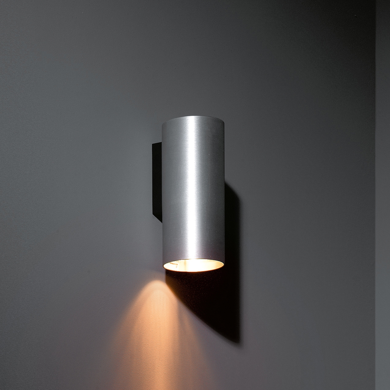 Mostra il prodotto Nude wall 1x PAR20 del produttore Modular Lighting Instruments