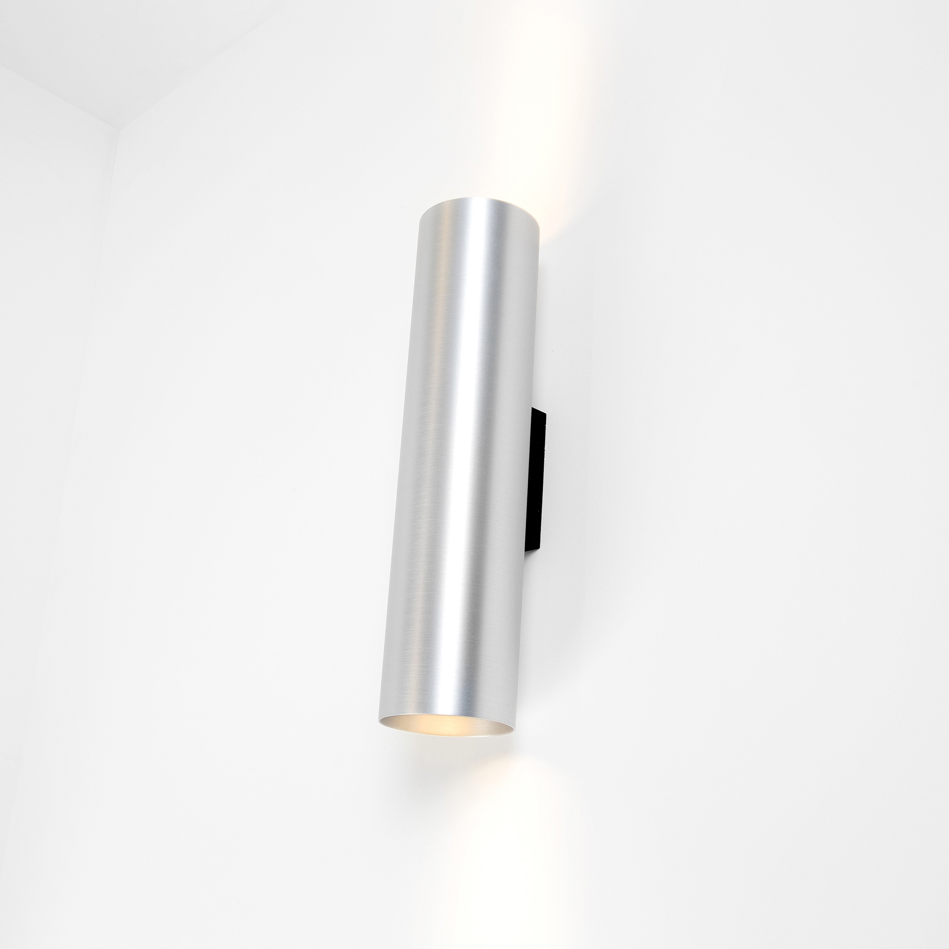 Display product Nude wall 2x LED retrofit from manufacturer Modular Lighting Instruments