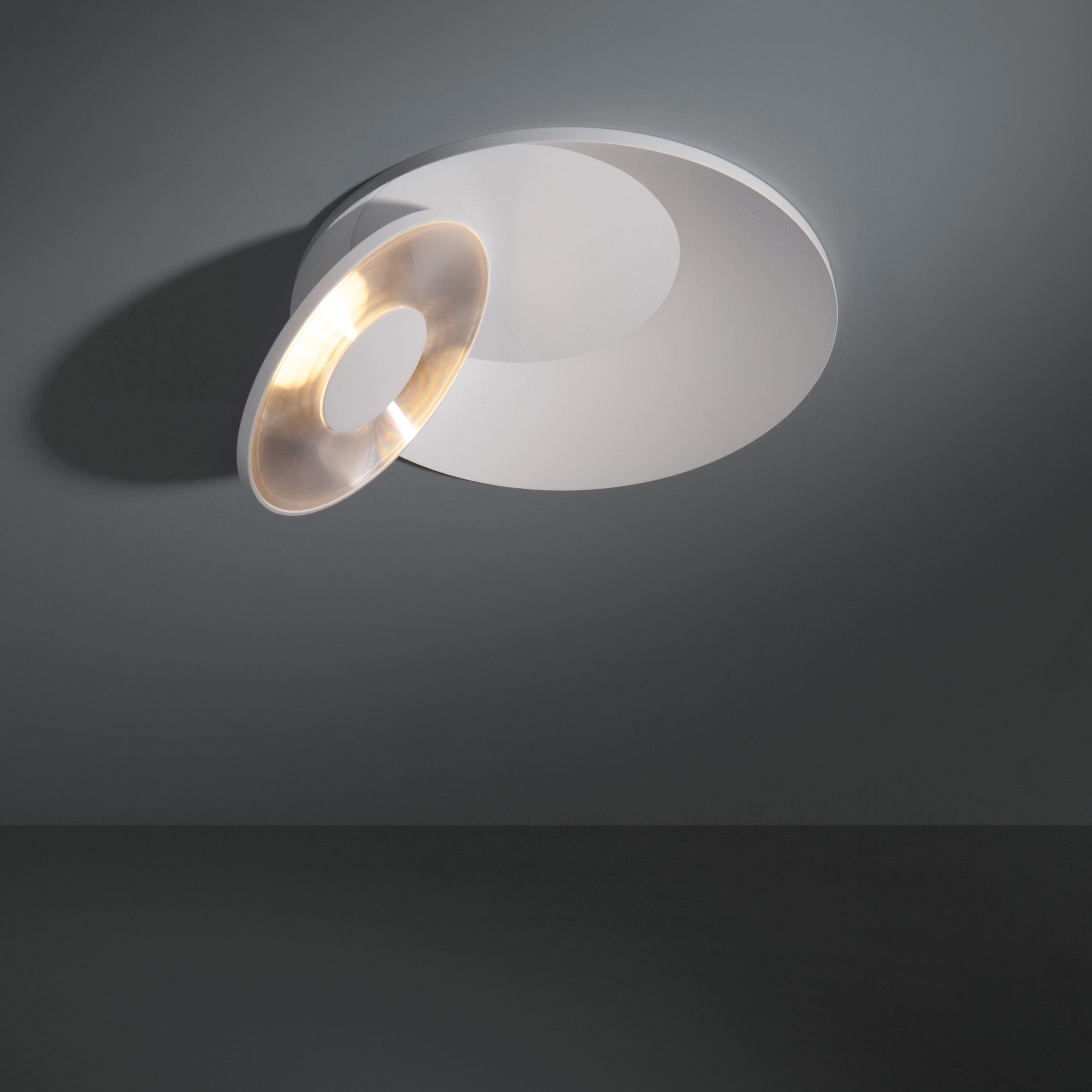 Display product Scotty 270 adjustable LED GE from manufacturer Modular Lighting Instruments