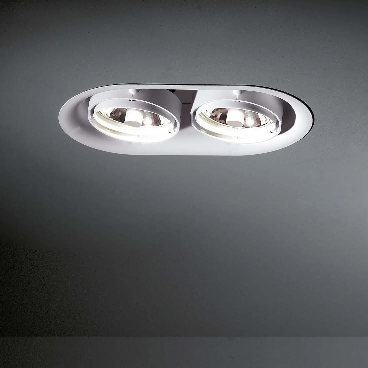 Modular Lighting Instruments - Thub metal 215 2x CDM-T GE