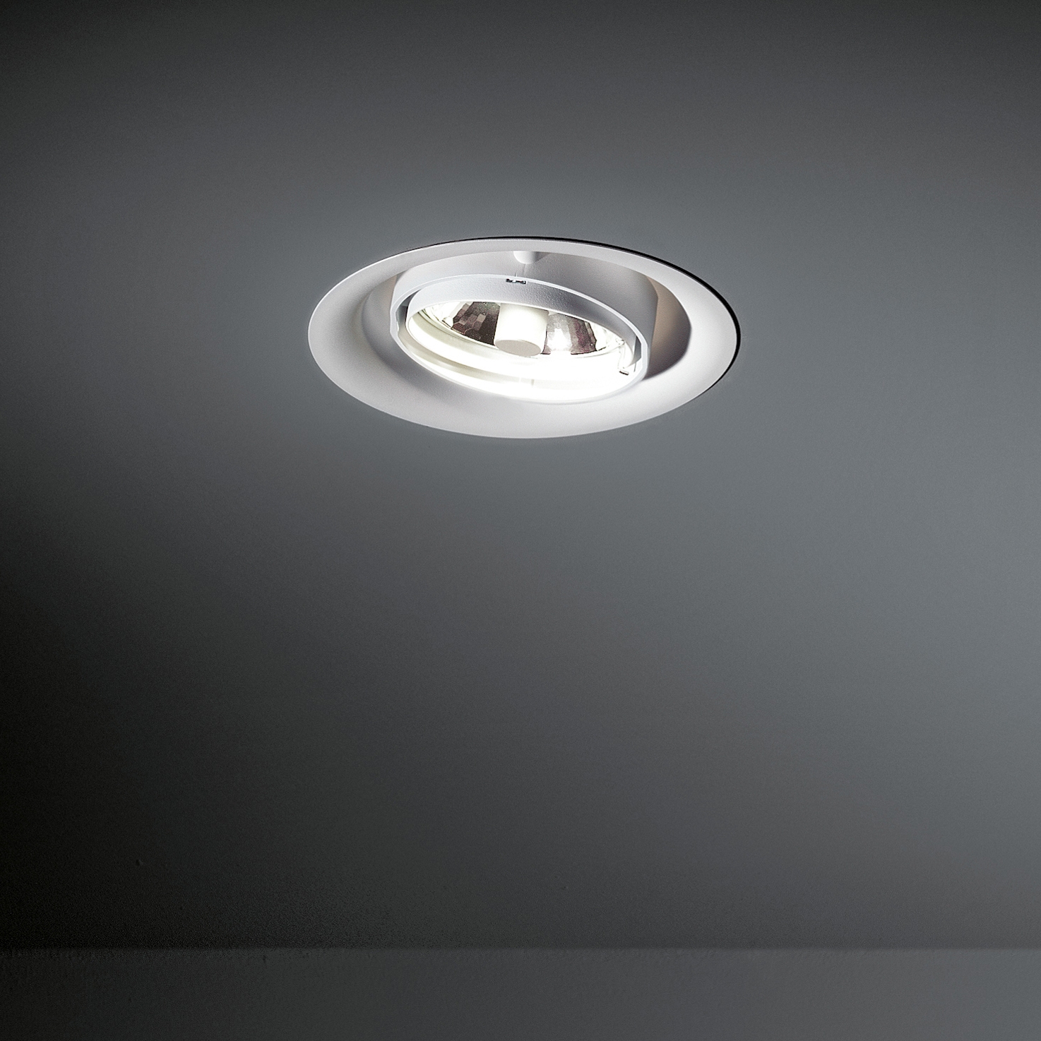 Mostra il prodotto Thub metal 215 1x CDM-R111 GE del produttore Modular Lighting Instruments