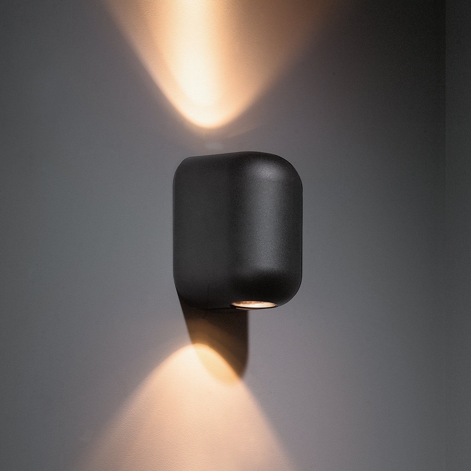 Mostra il prodotto U shape wall 2x MR16 GI del produttore Modular Lighting Instruments