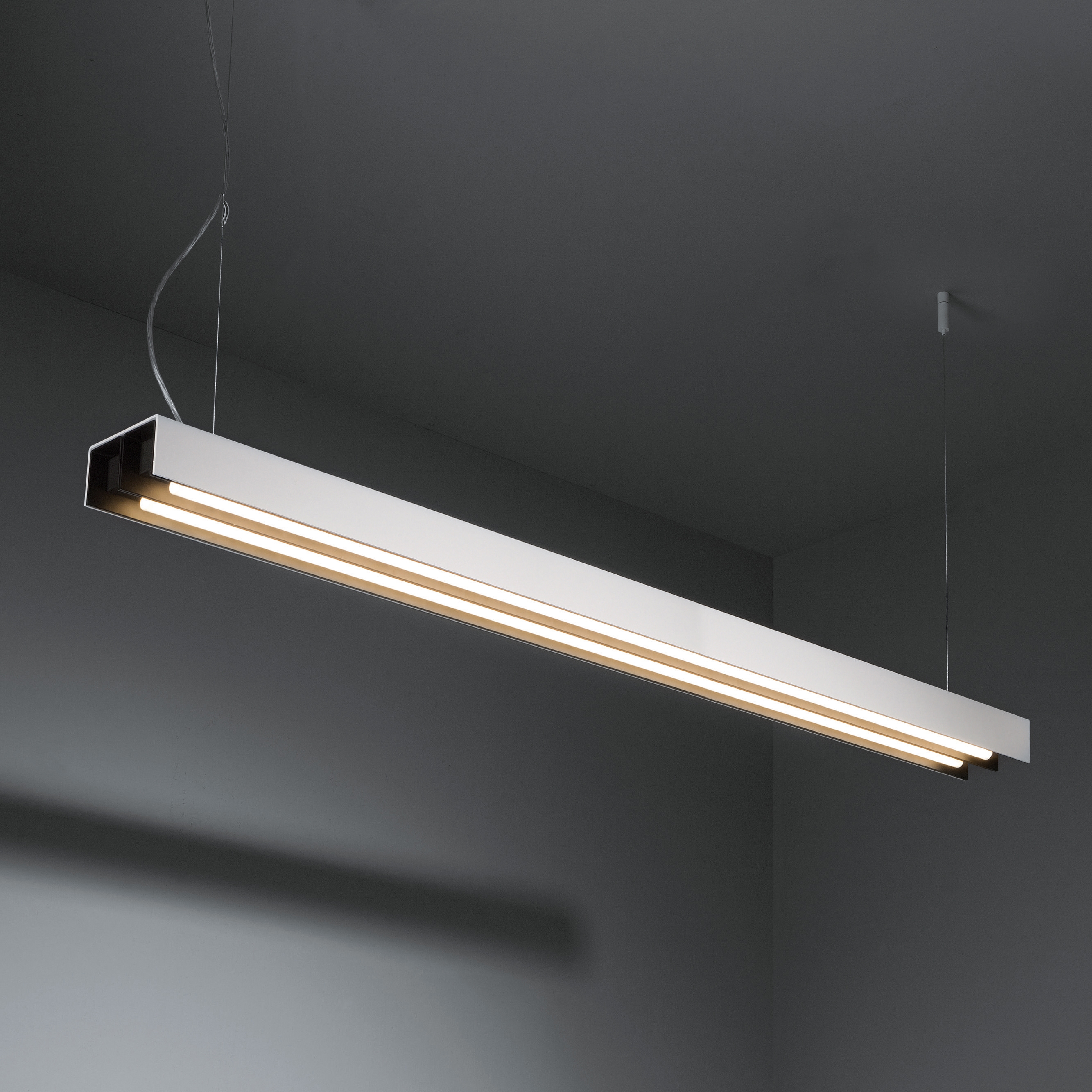 Mostra il prodotto United 2x 28/54W GI del produttore Modular Lighting Instruments