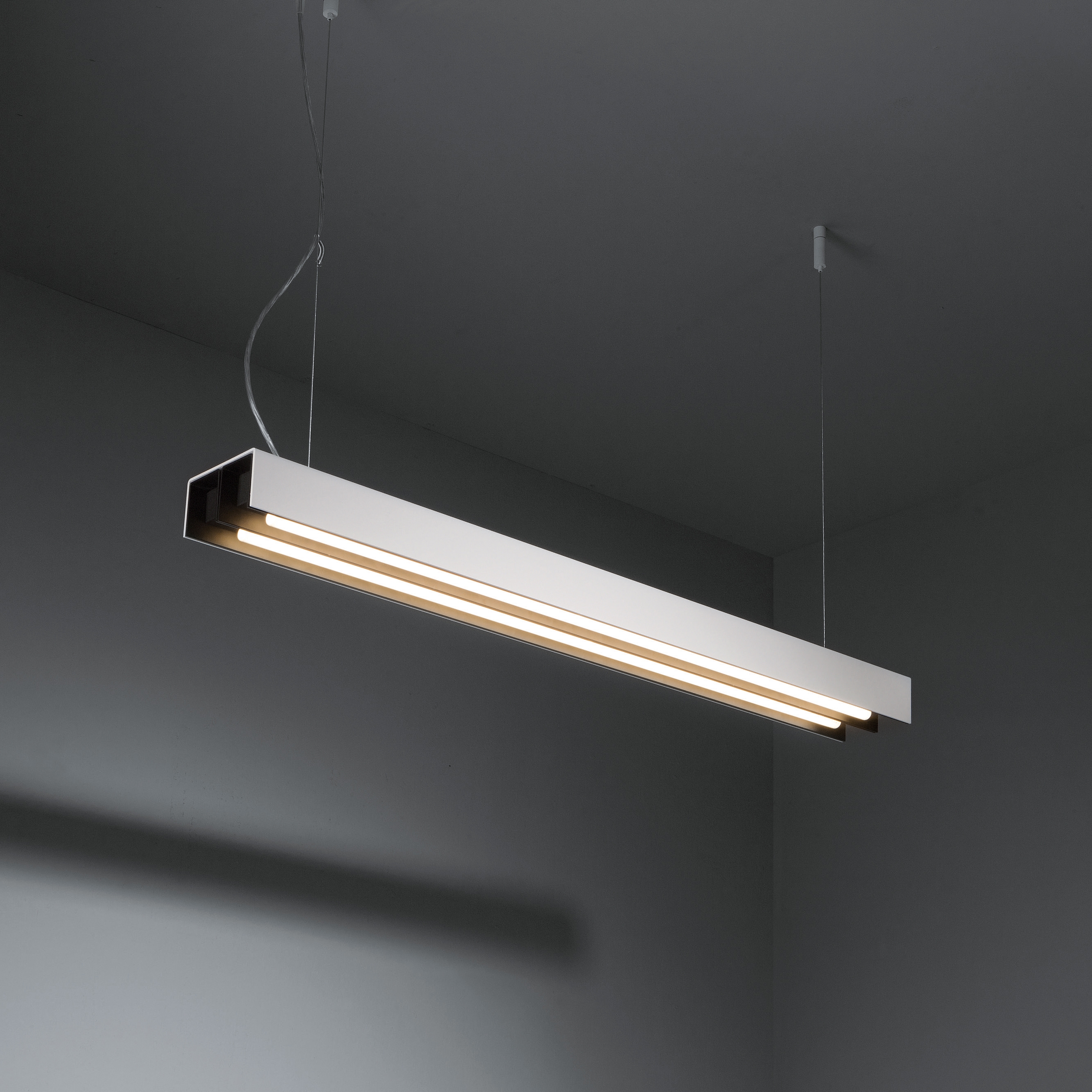 Mostra il prodotto United 2x 21/39W GI del produttore Modular Lighting Instruments