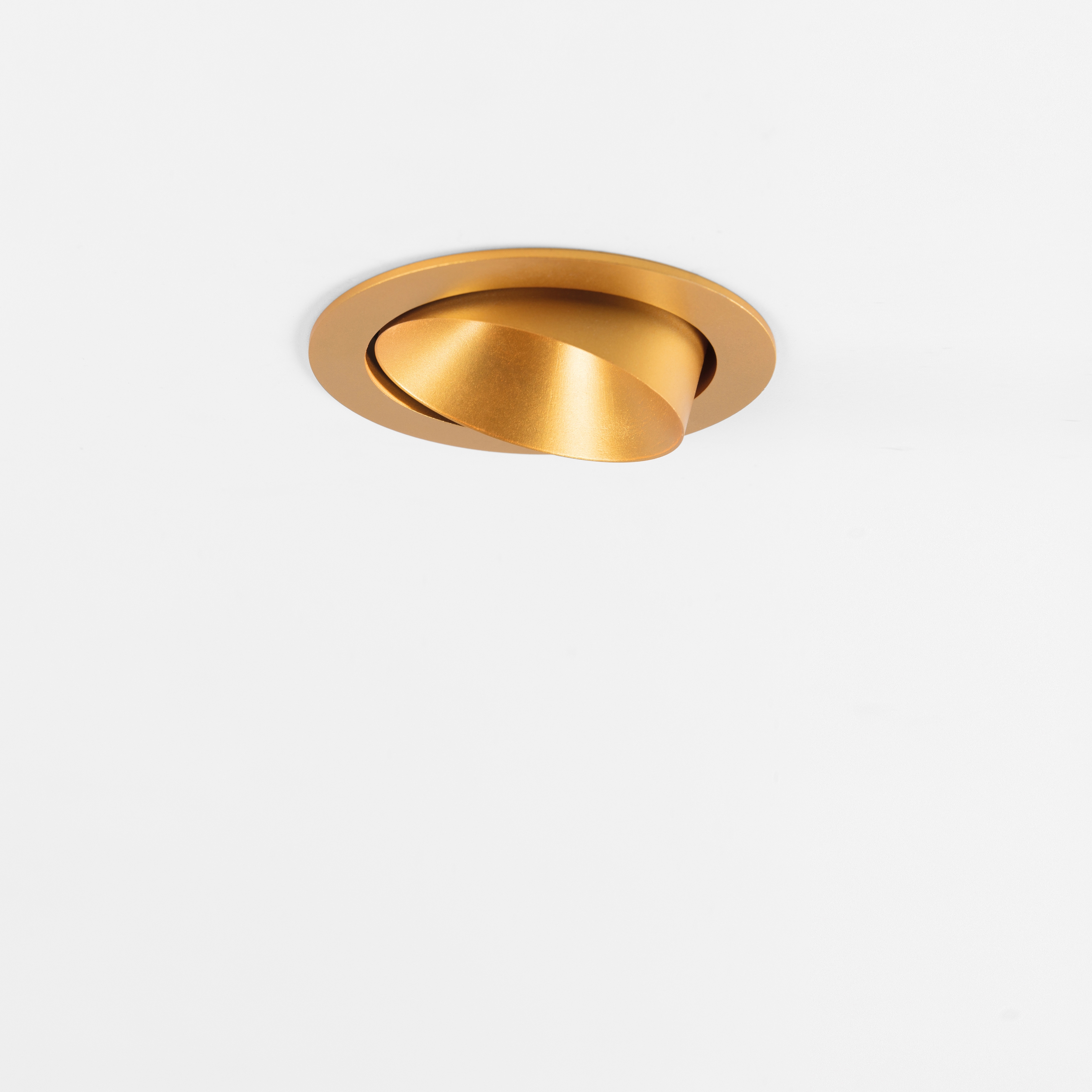 Display product Smart kup 82 adjustable LED GE from manufacturer Modular Lighting Instruments