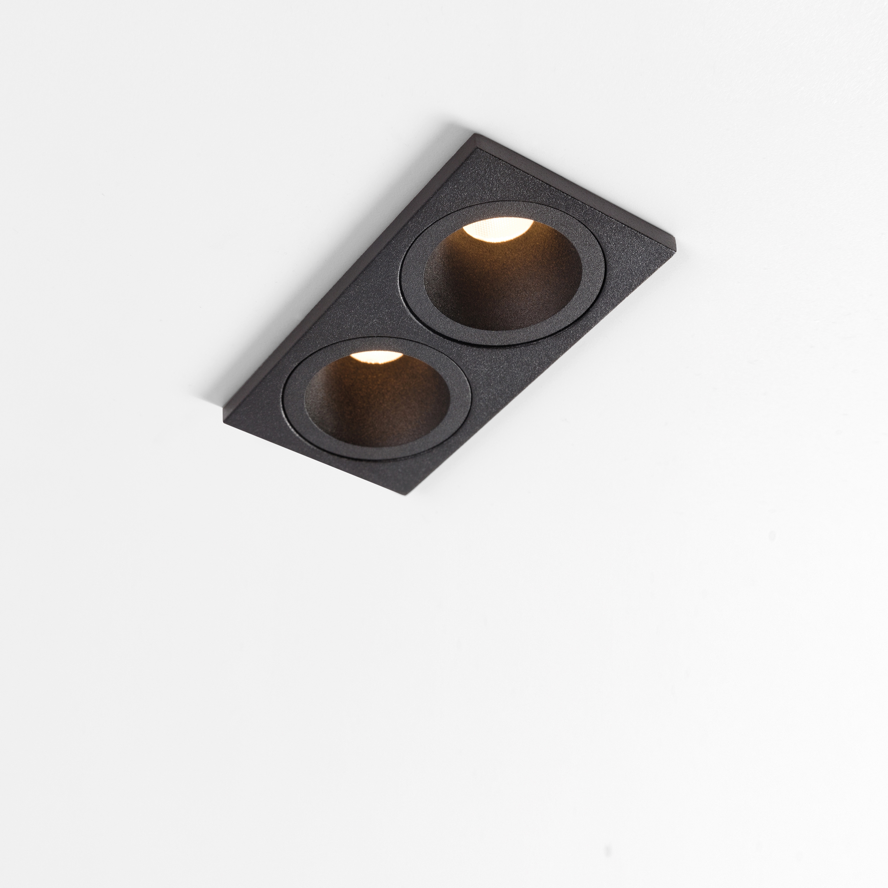 Display product Smart mask 48 for 2x LED GE from manufacturer Modular Lighting Instruments