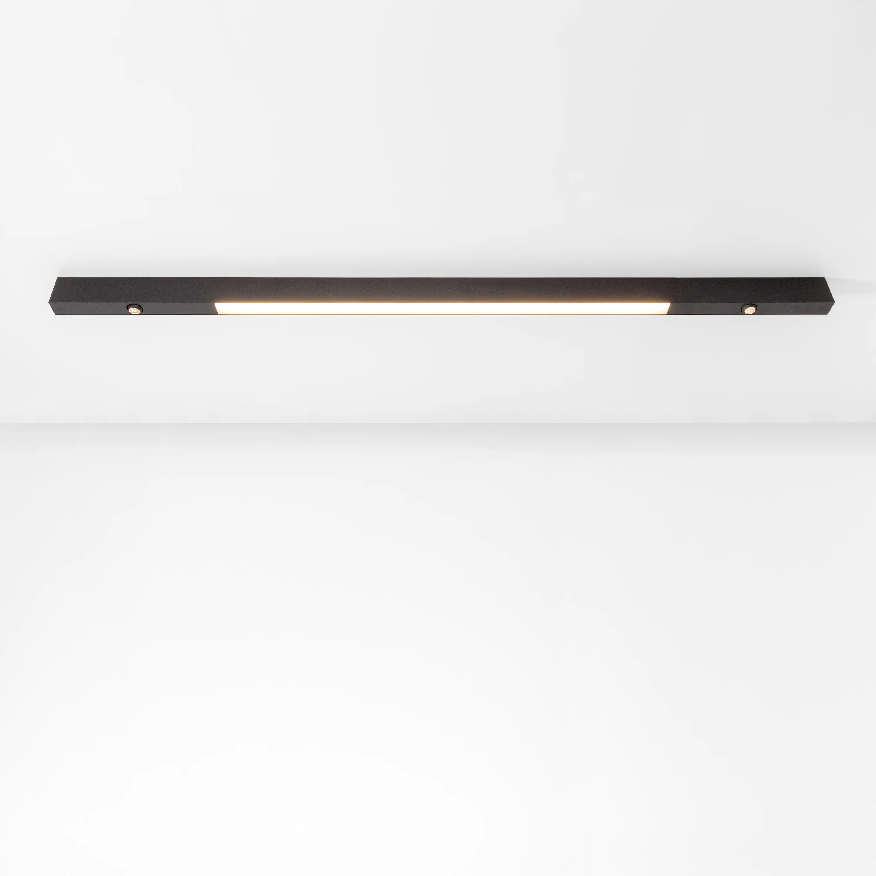 Modular Lighting Instruments - Esseldi eyeball surface LED down GI