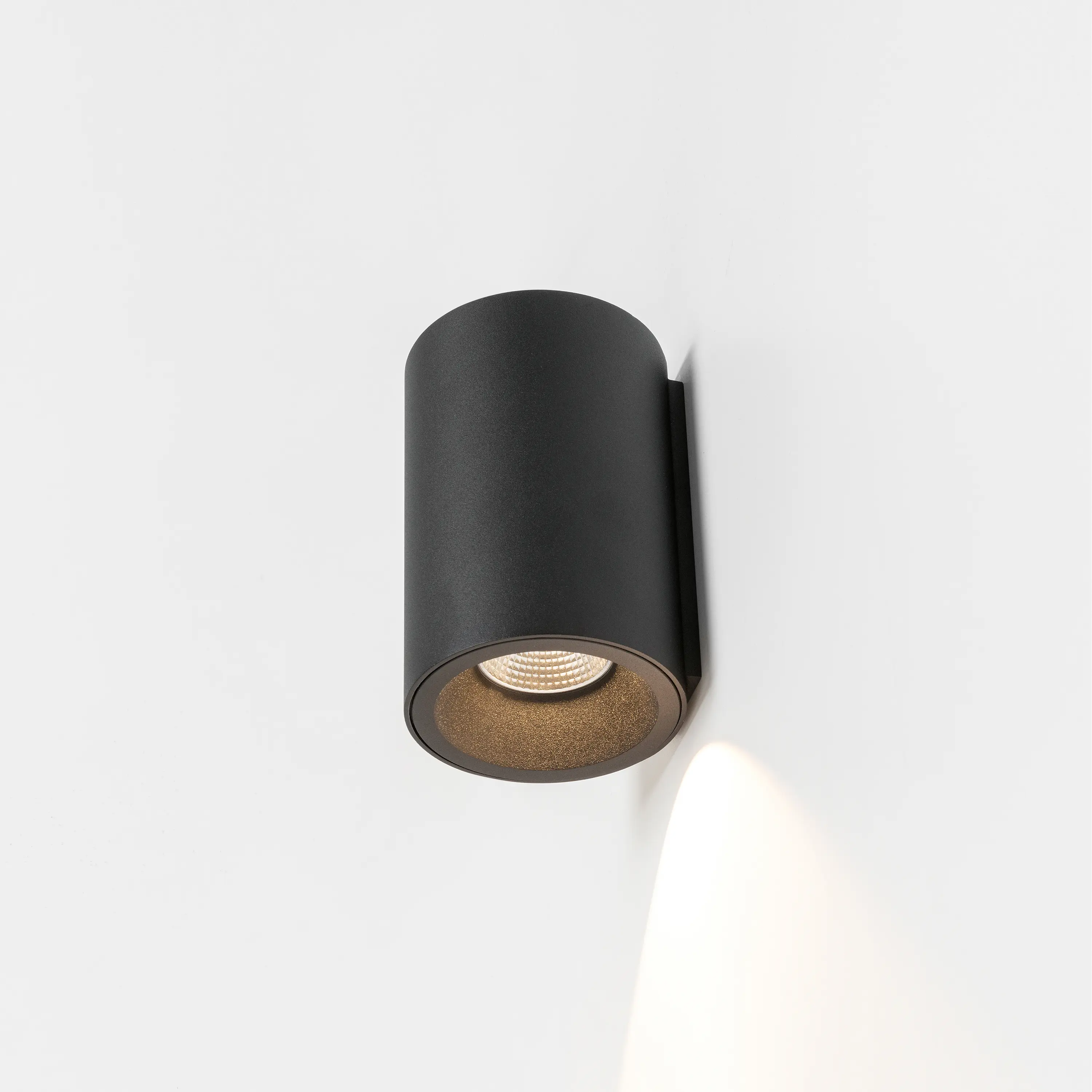 Modular Lighting Instruments - Smart surface tubed wall 82 large 1x LED GE