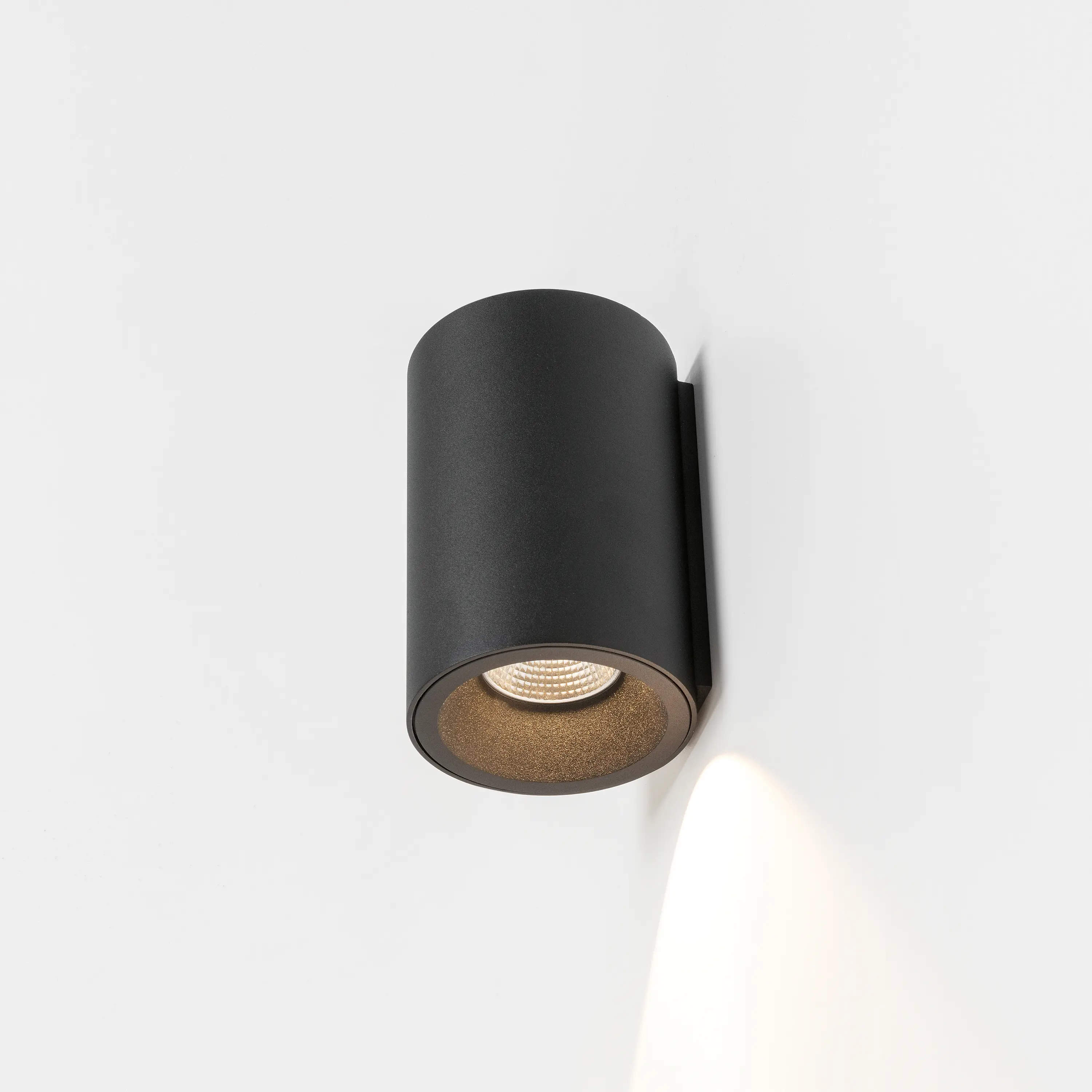Modular Lighting Instruments - Smart surface tubed wall 82 large 1x LED GI