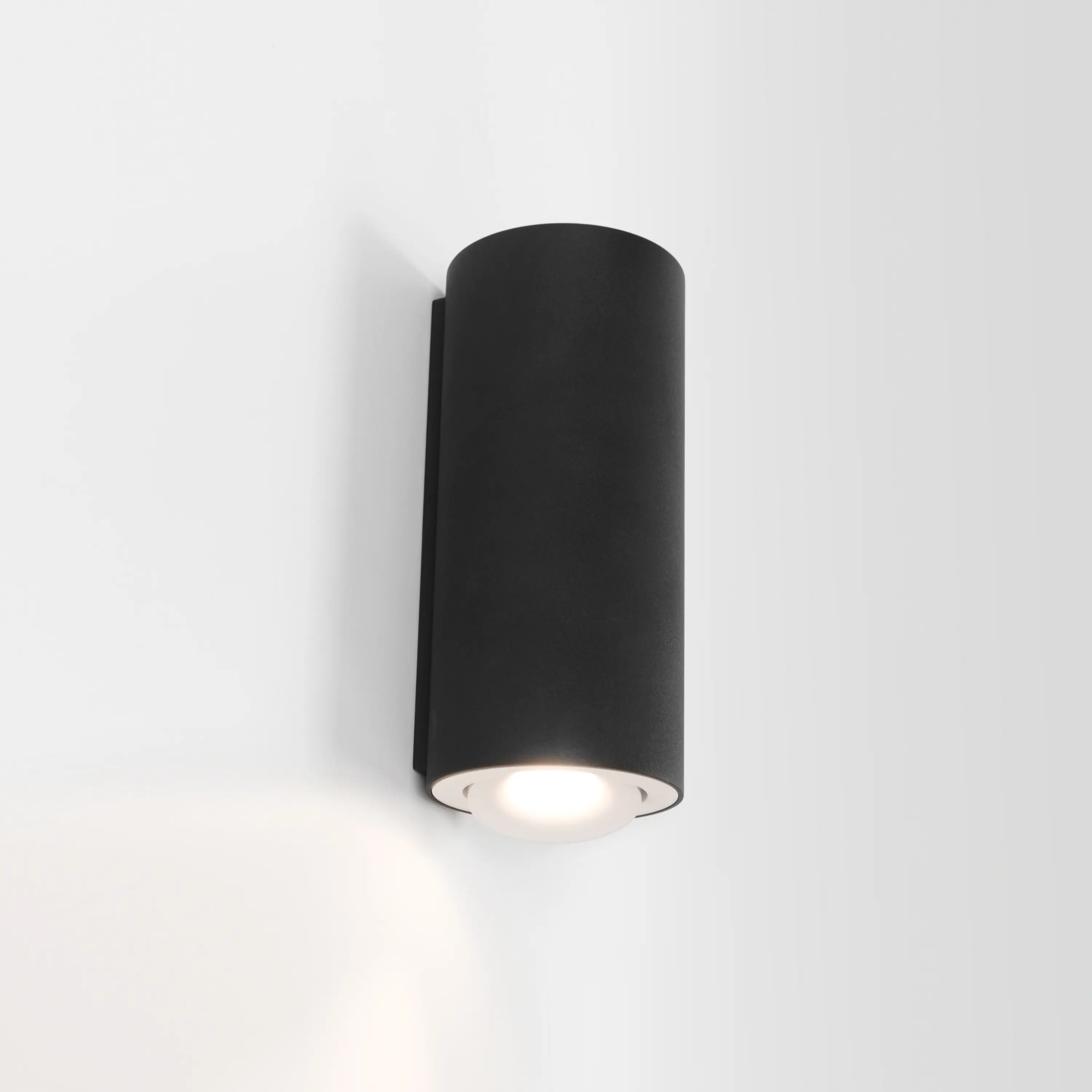 Modular Lighting Instruments - Smart surface tubed wall 82 X-large 1x LED 1-10V/pushdim GI