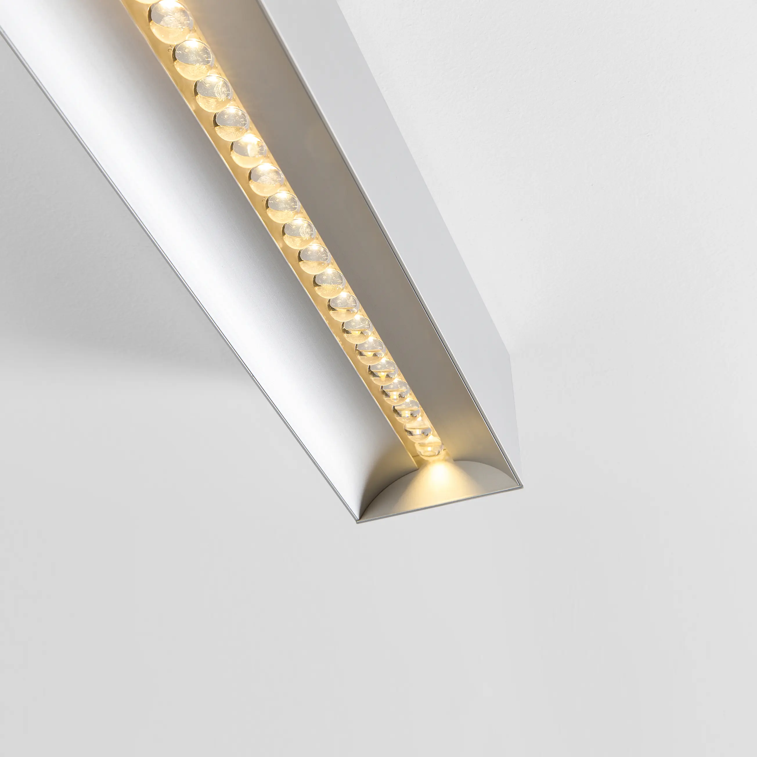 Modular Lighting Instruments - Drupl 70 curved office compliant
